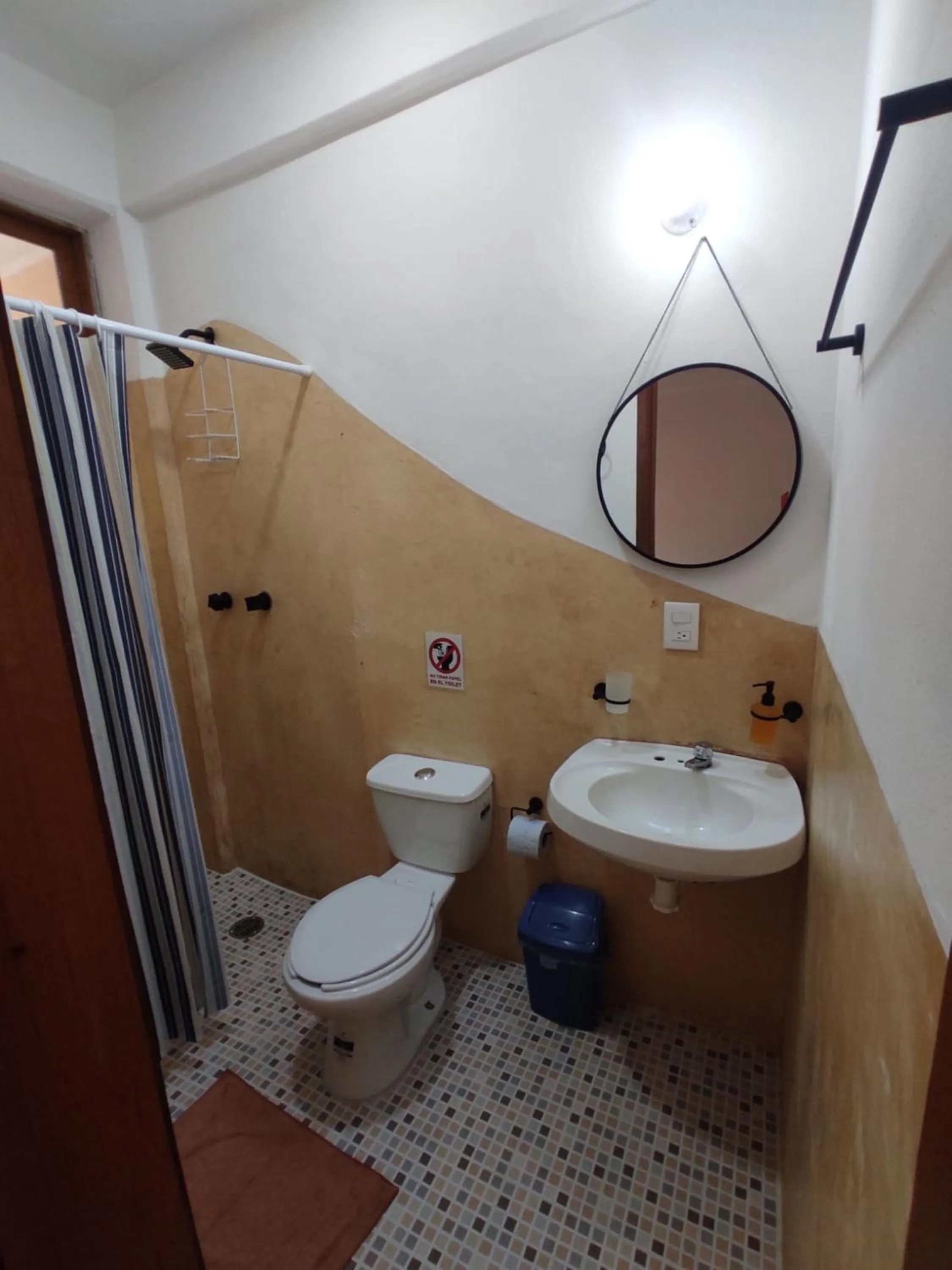 Bathroom in Hotel Papaya Surf