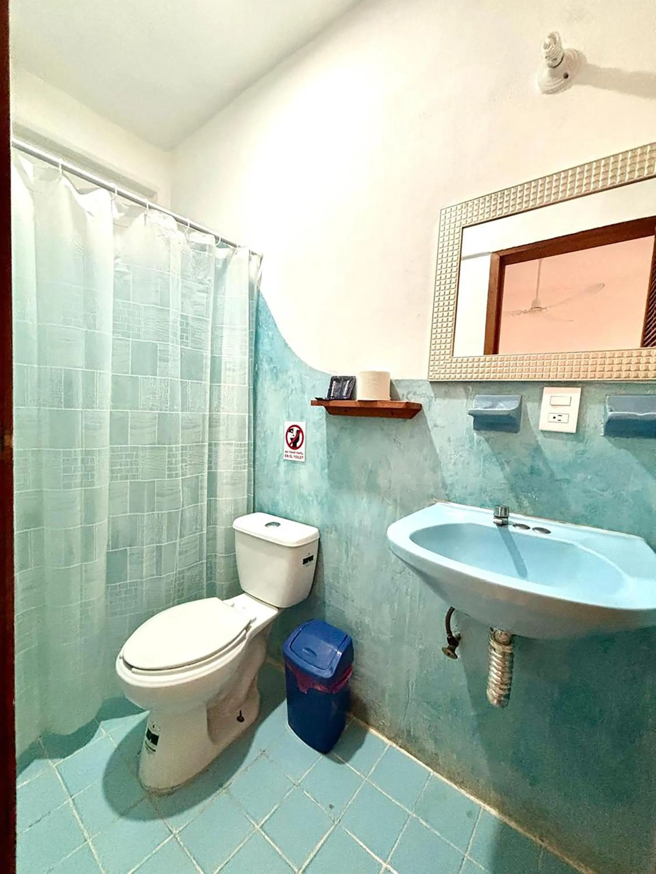 Bathroom in Hotel Papaya Surf