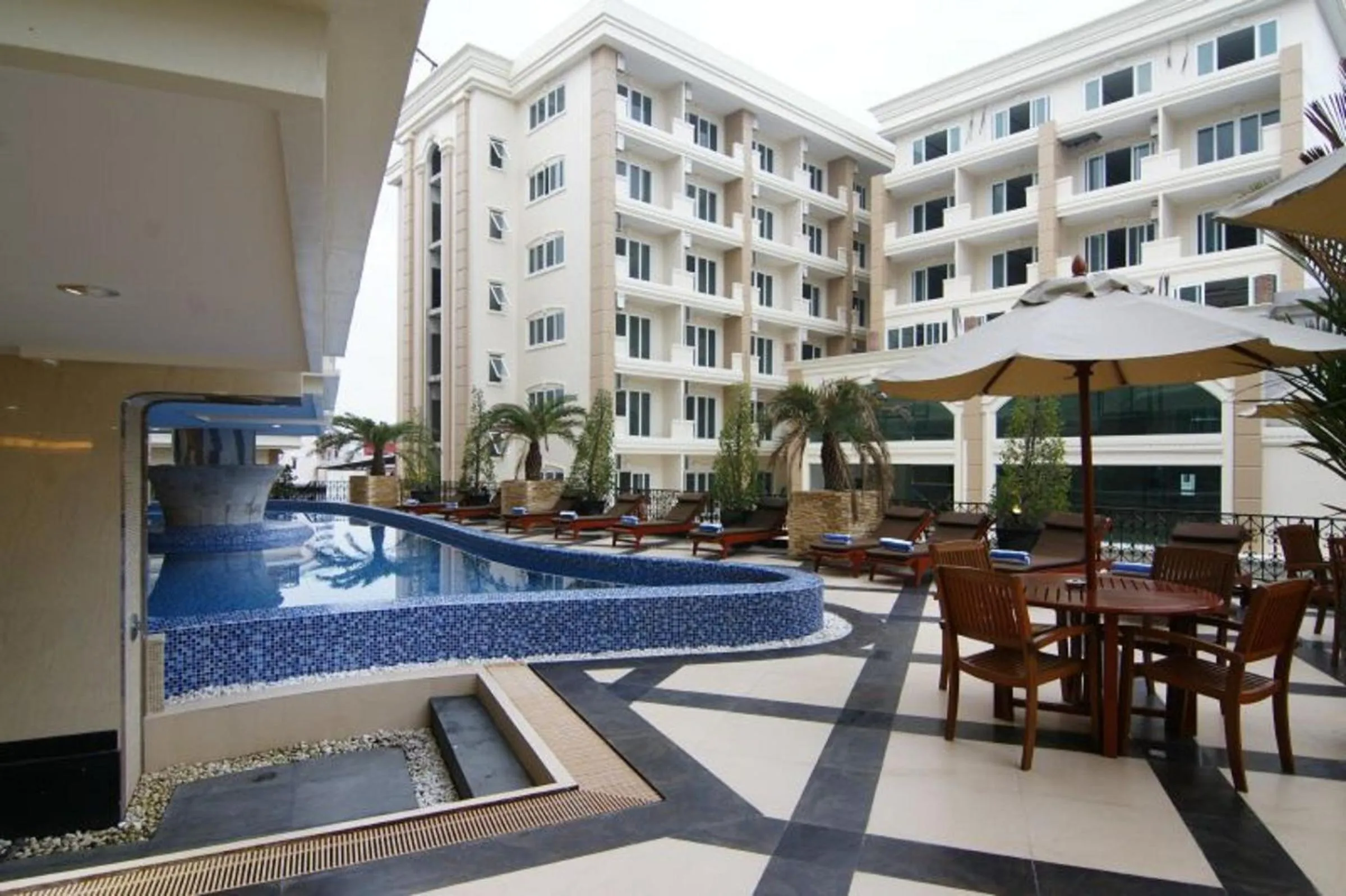 Restaurant/places to eat in LK Miracle Suite - SHA Extra Plus