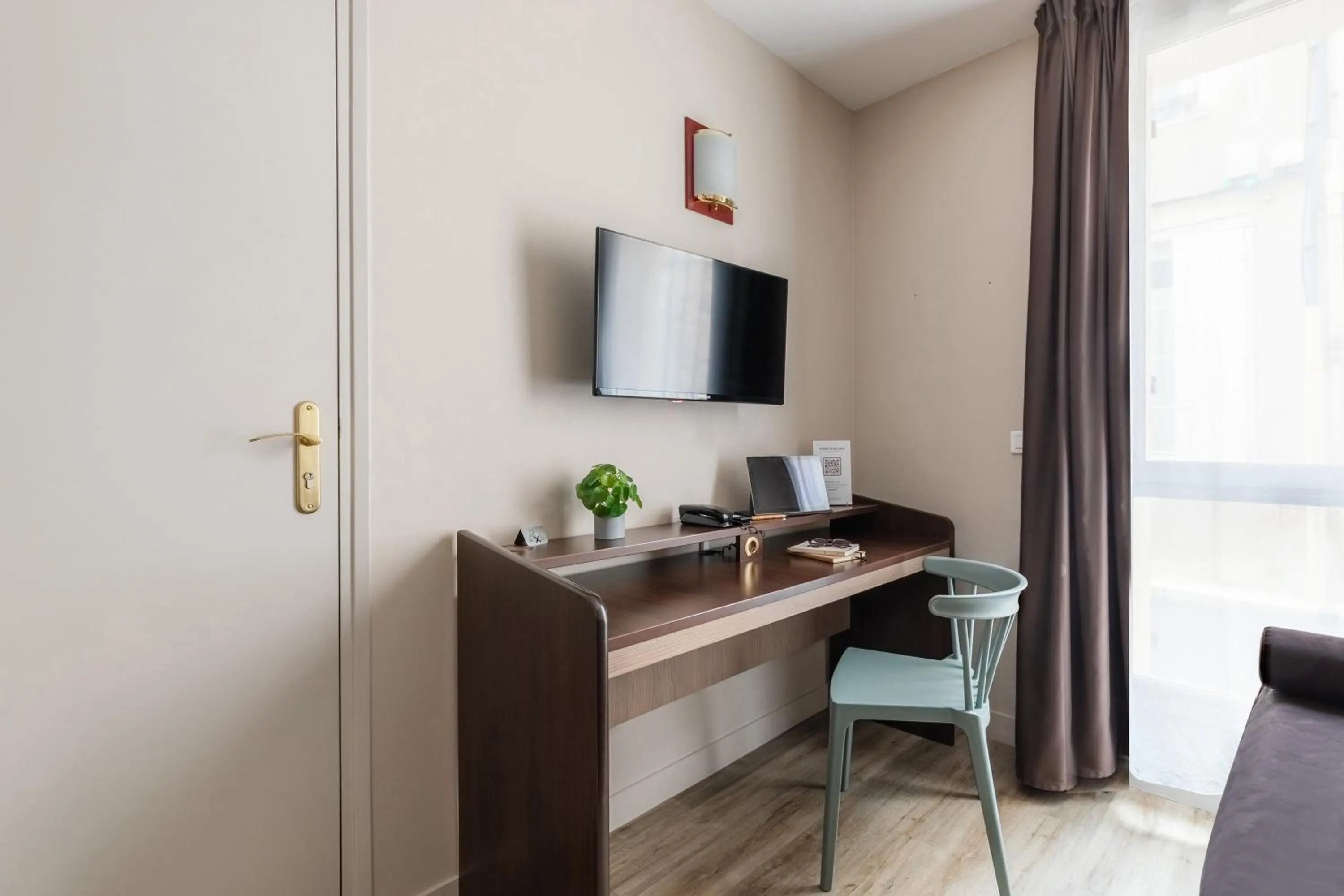 TV and multimedia in Appart'City Confort Agen Centre