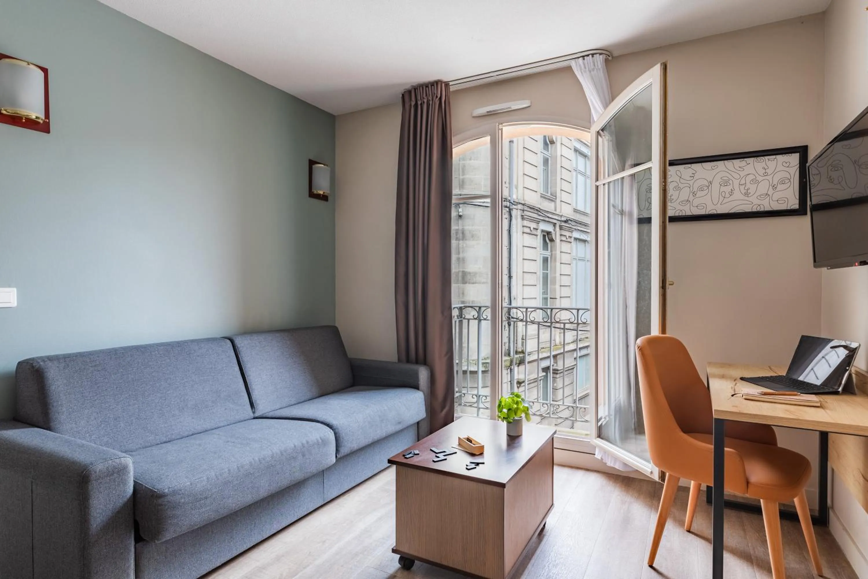 TV and multimedia in Appart'City Confort Agen Centre