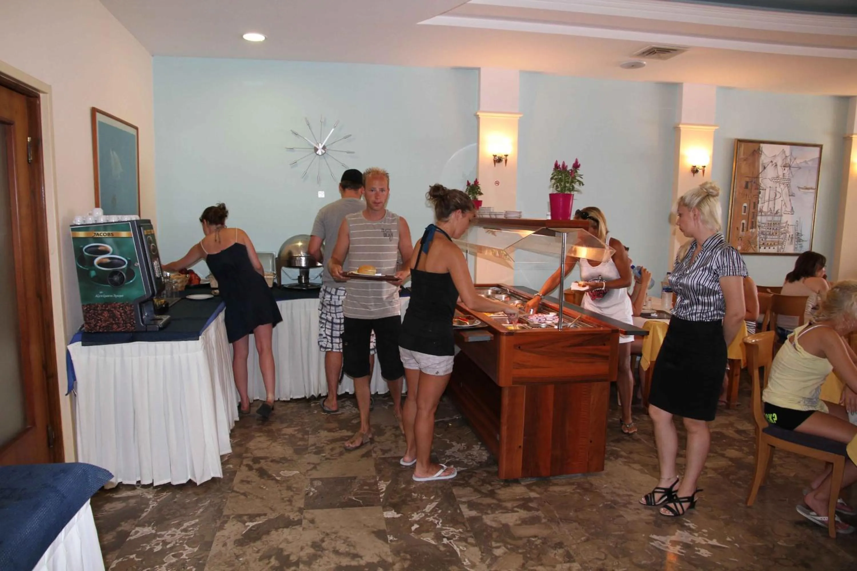 Restaurant/places to eat in Astron Hotel