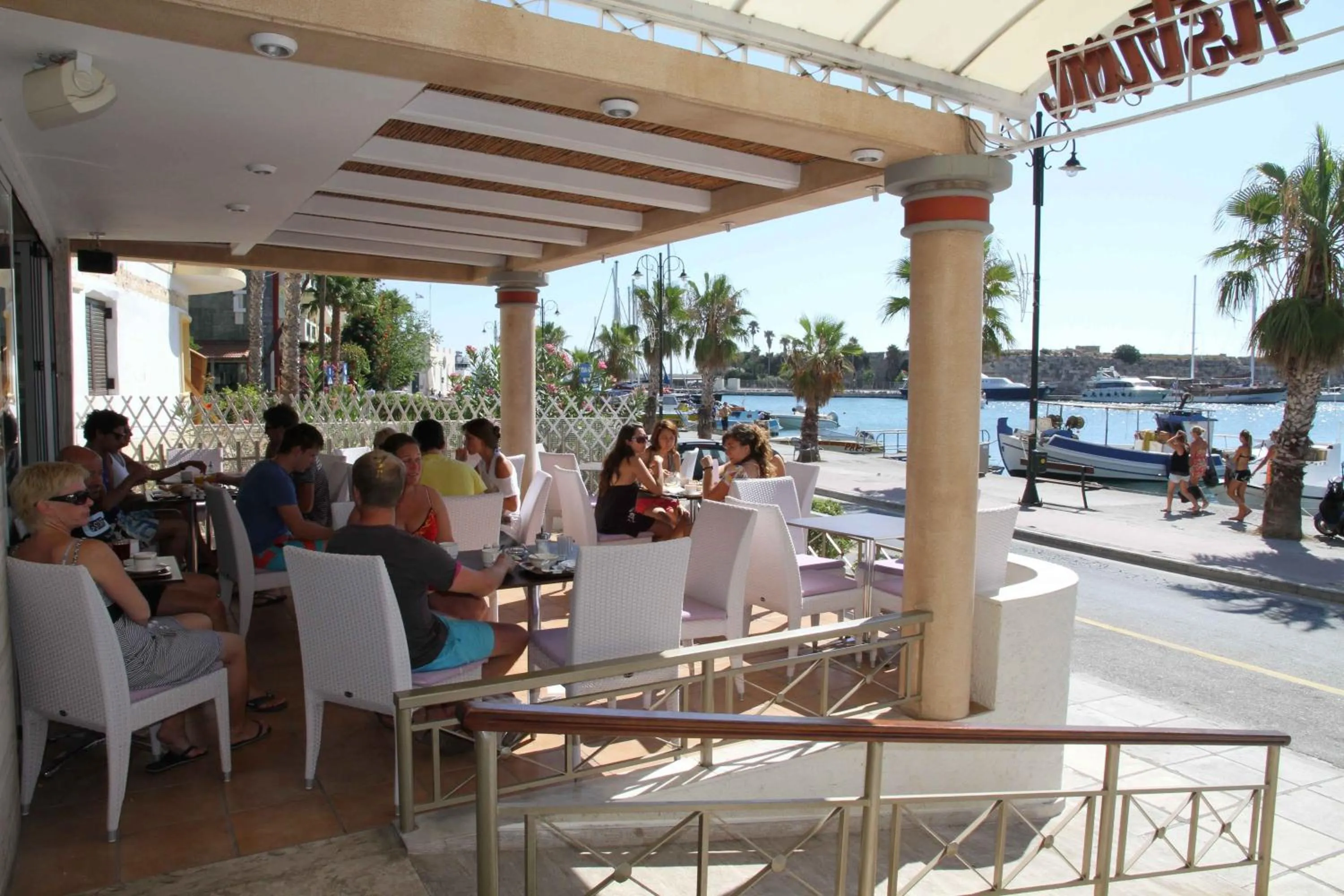 Restaurant/places to eat in Astron Hotel