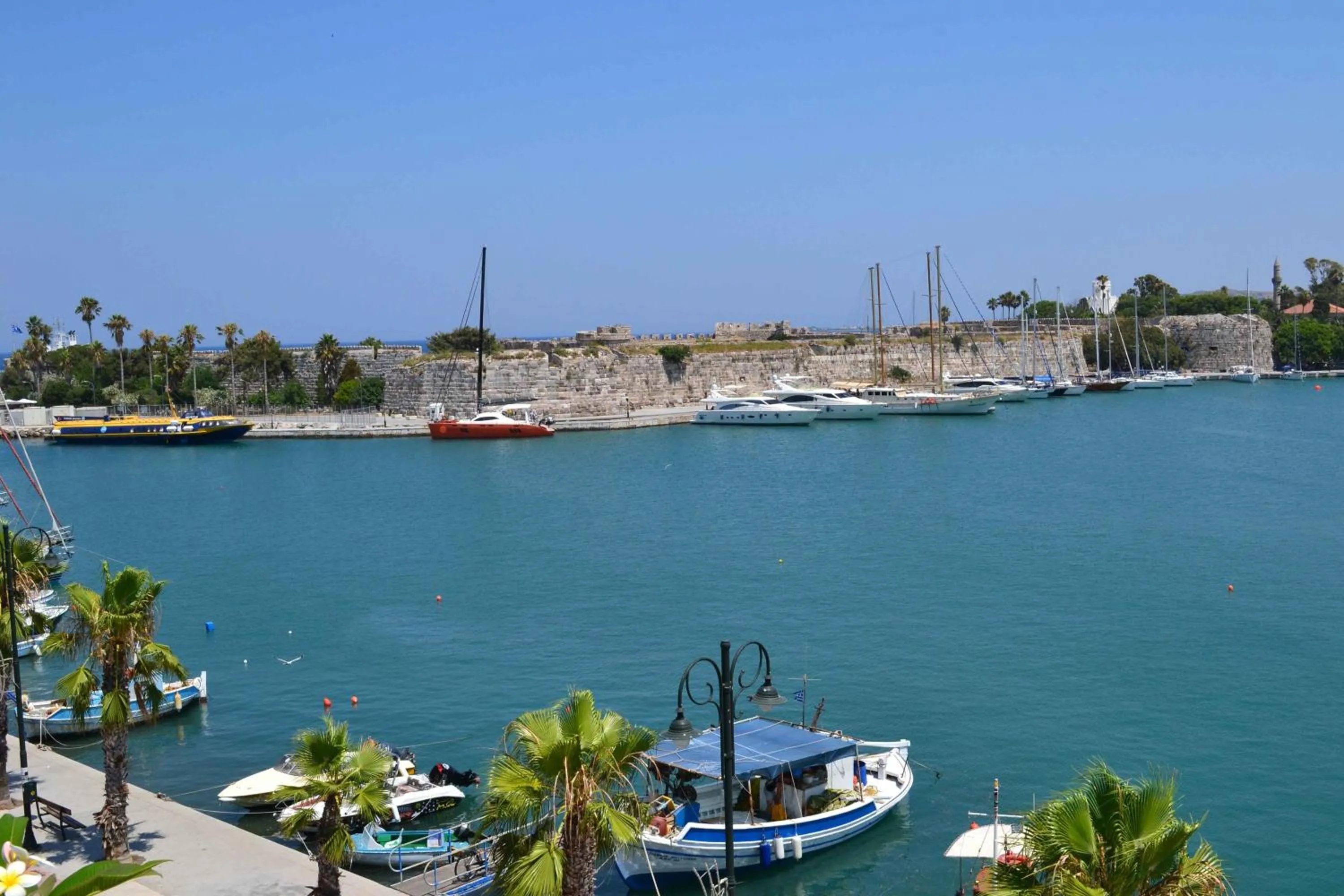 Area and facilities in Astron Hotel