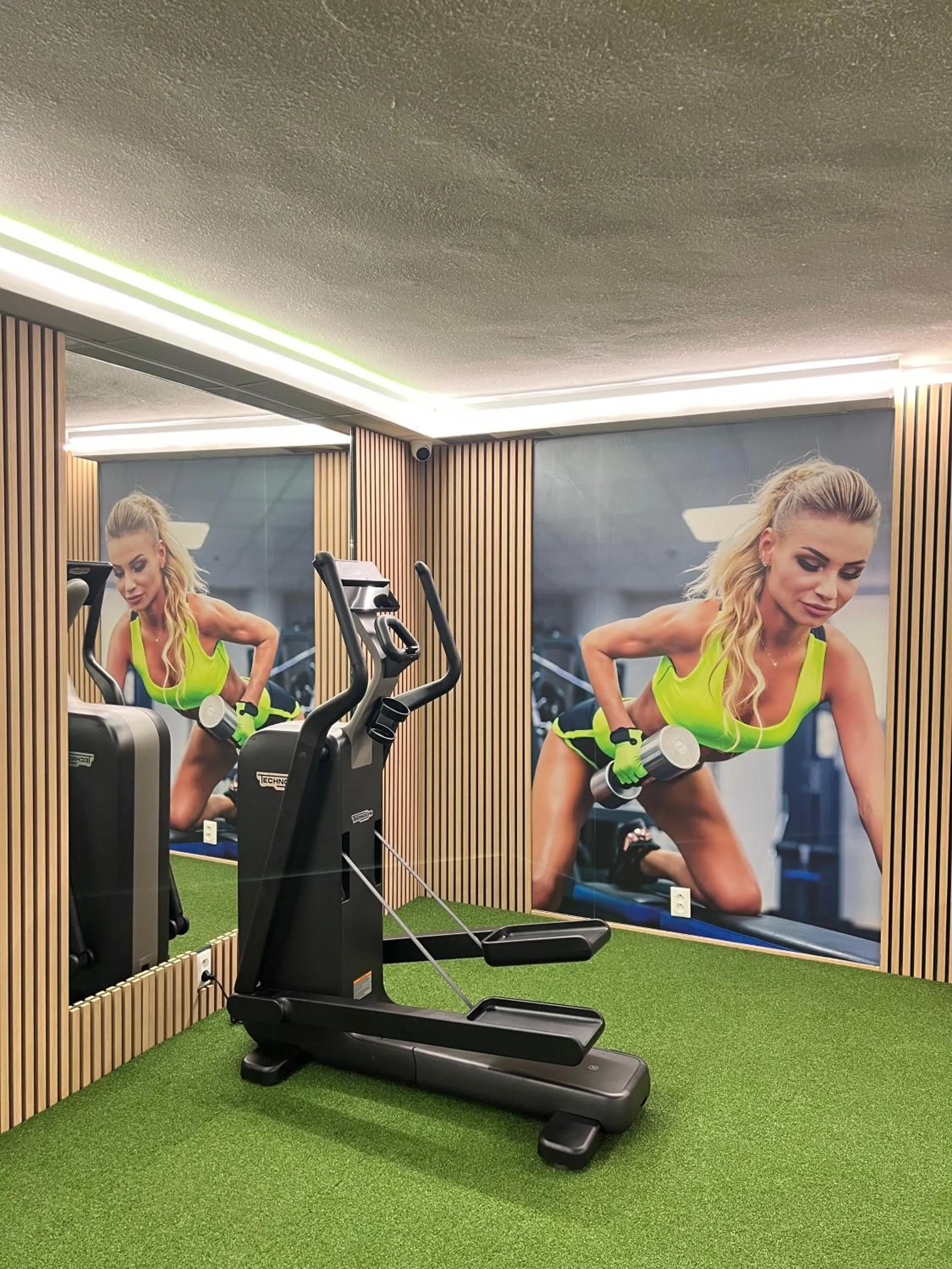Fitness centre/facilities in WX Hotel