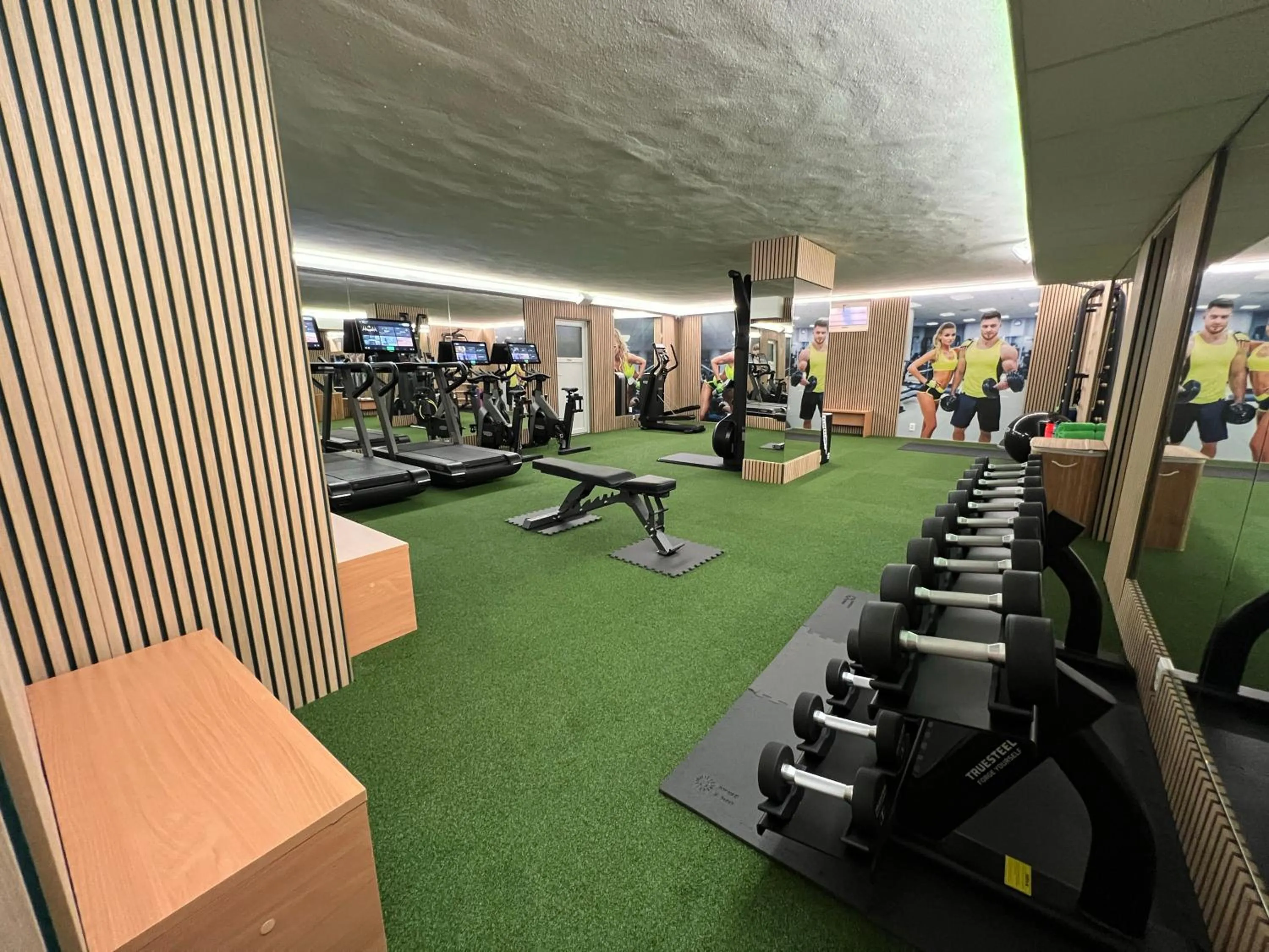 Fitness centre/facilities in WX Hotel