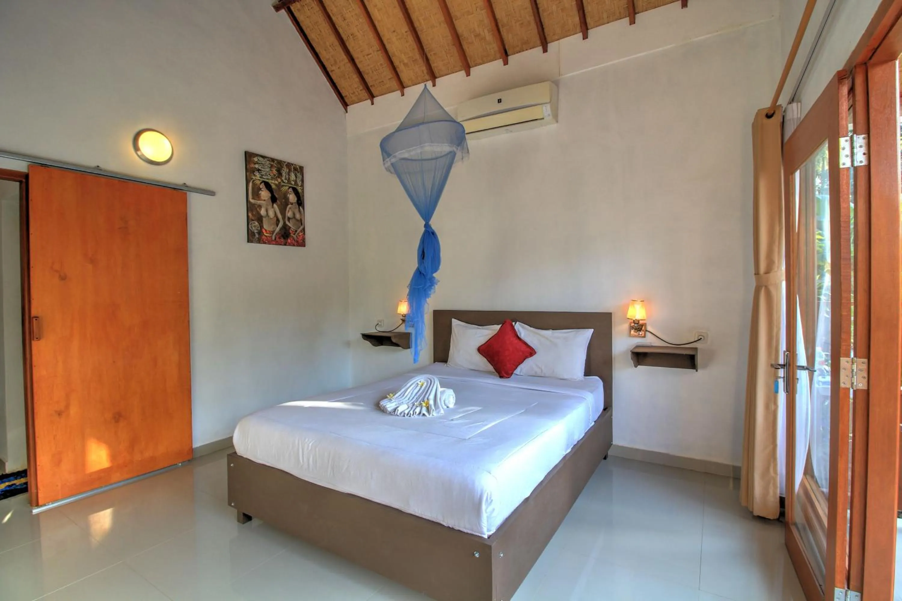Photo of the whole room, Bed in Saren Villa