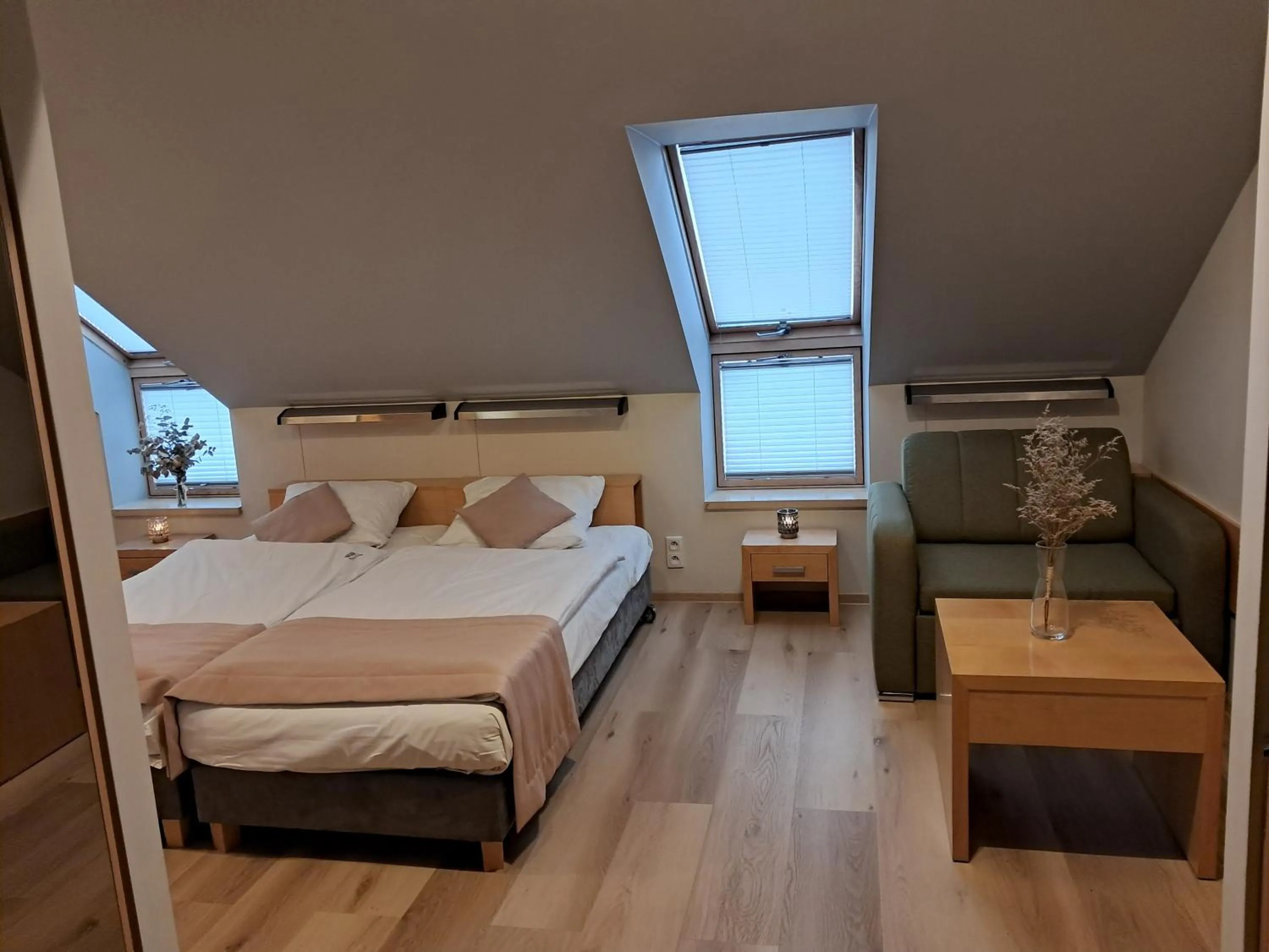 Photo of the whole room, Bed in Hotel Kolna - darmowy parking, basen w cenie