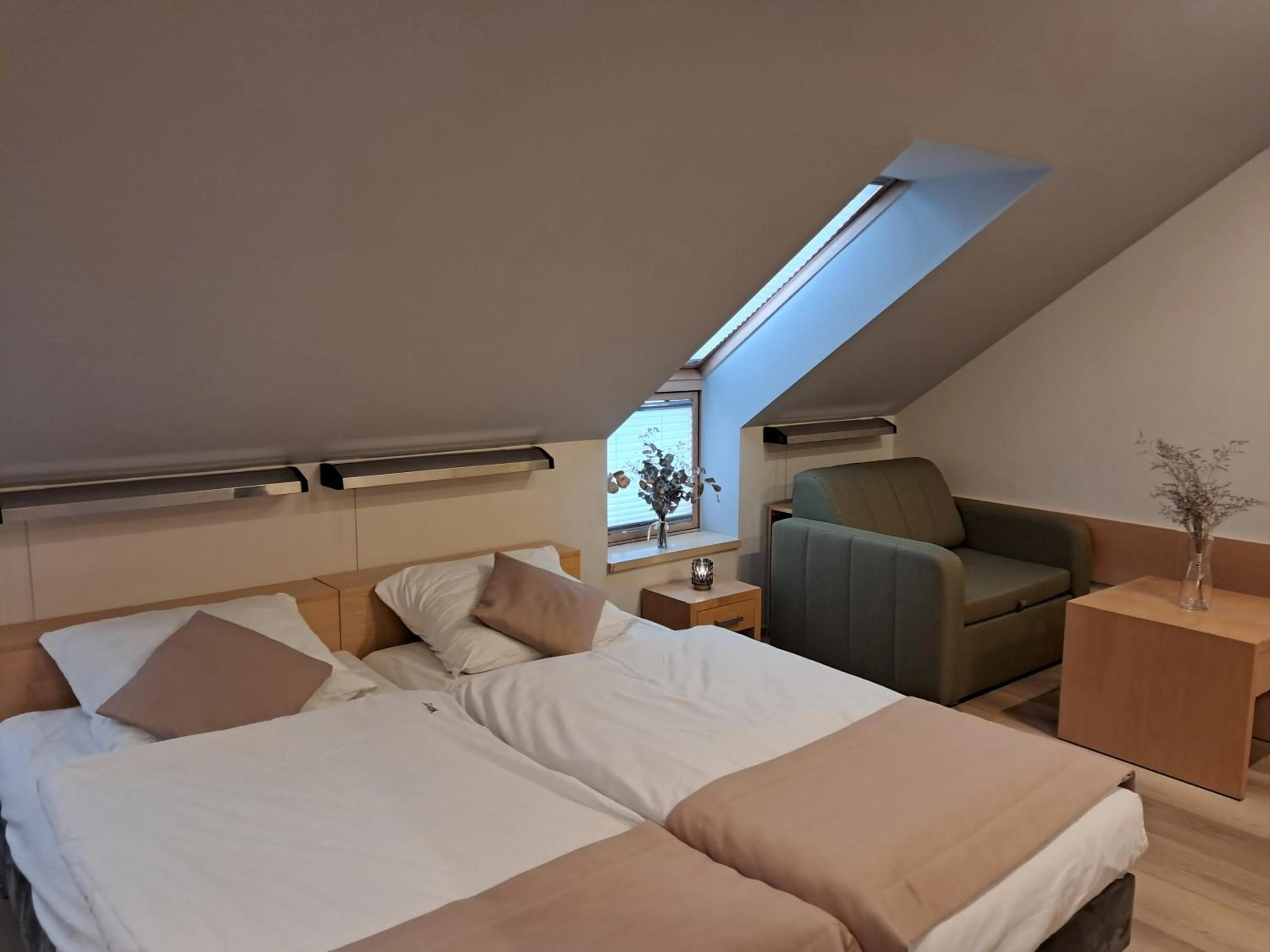 Photo of the whole room, Bed in Hotel Kolna - darmowy parking, basen w cenie