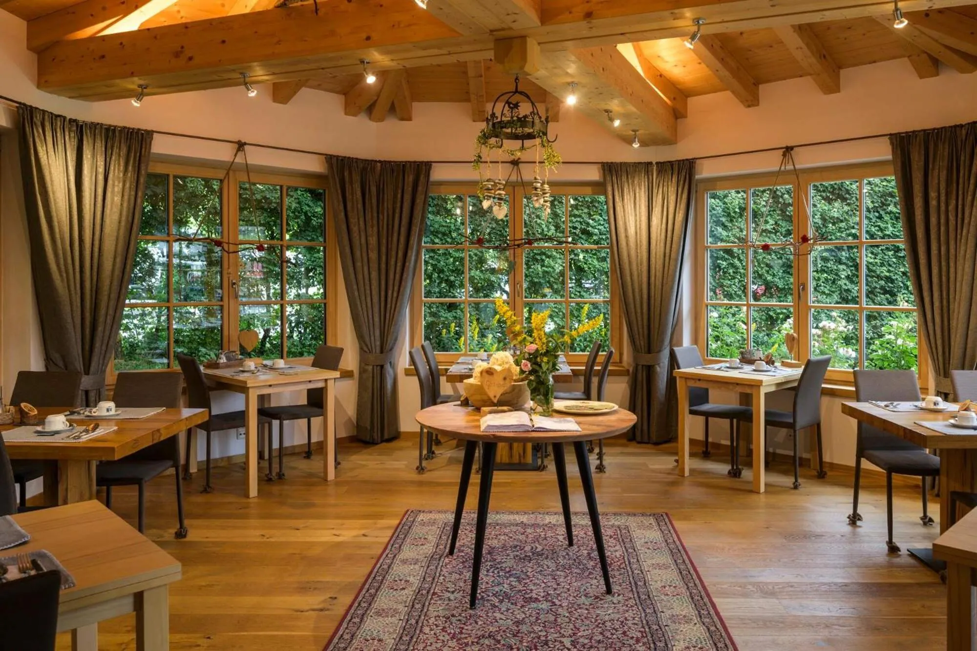 Breakfast in Flora - Das kleine Gartenhotel