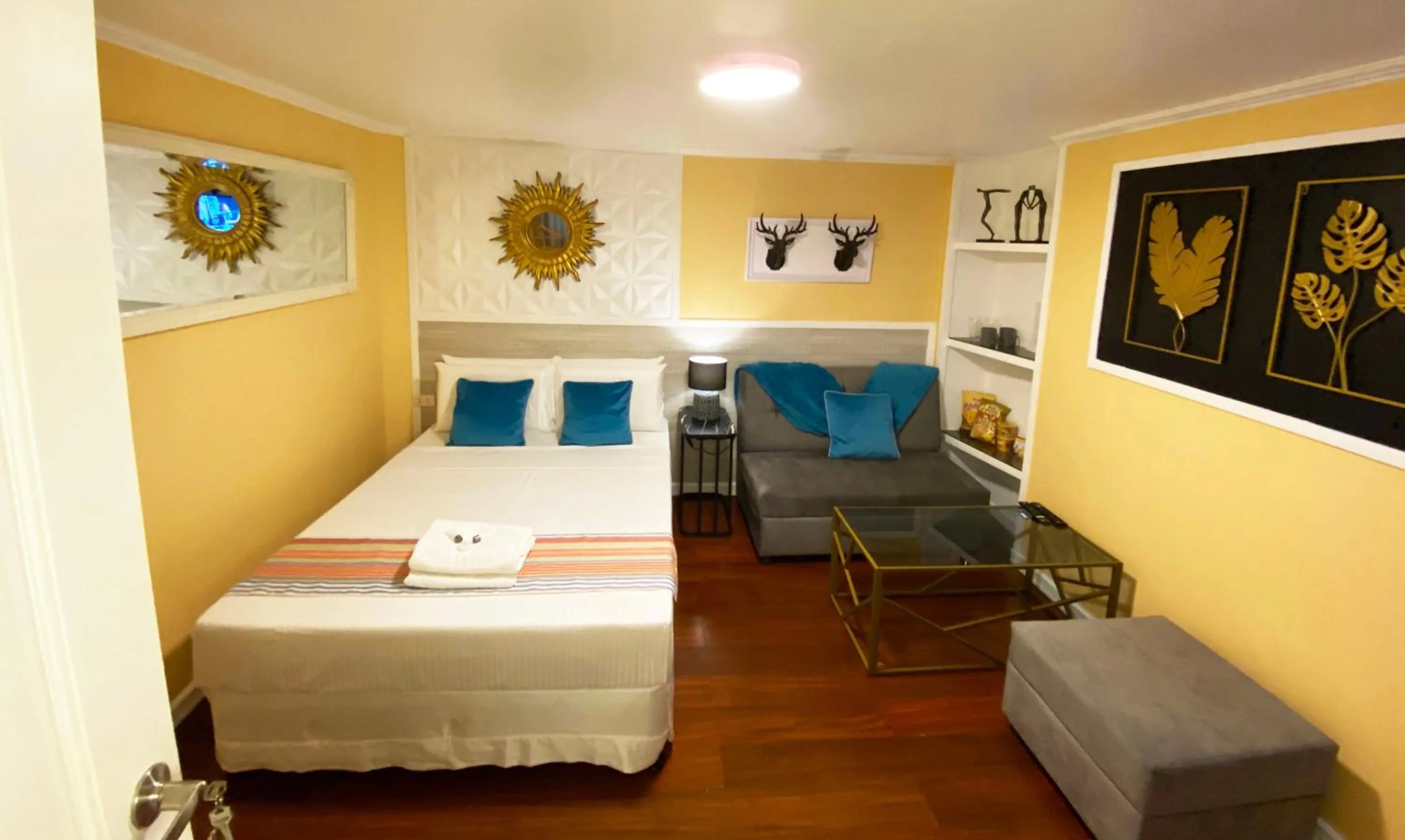 Bed in Little Norway Guesthouse - Mactan Cebu International Airport