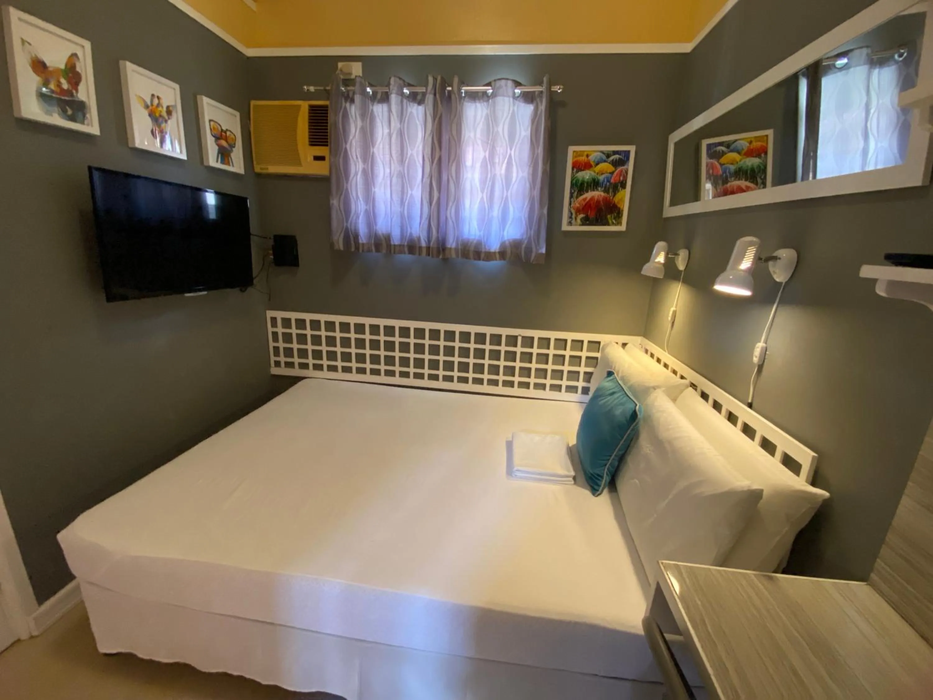 Bed in Little Norway Guesthouse - Mactan Cebu International Airport