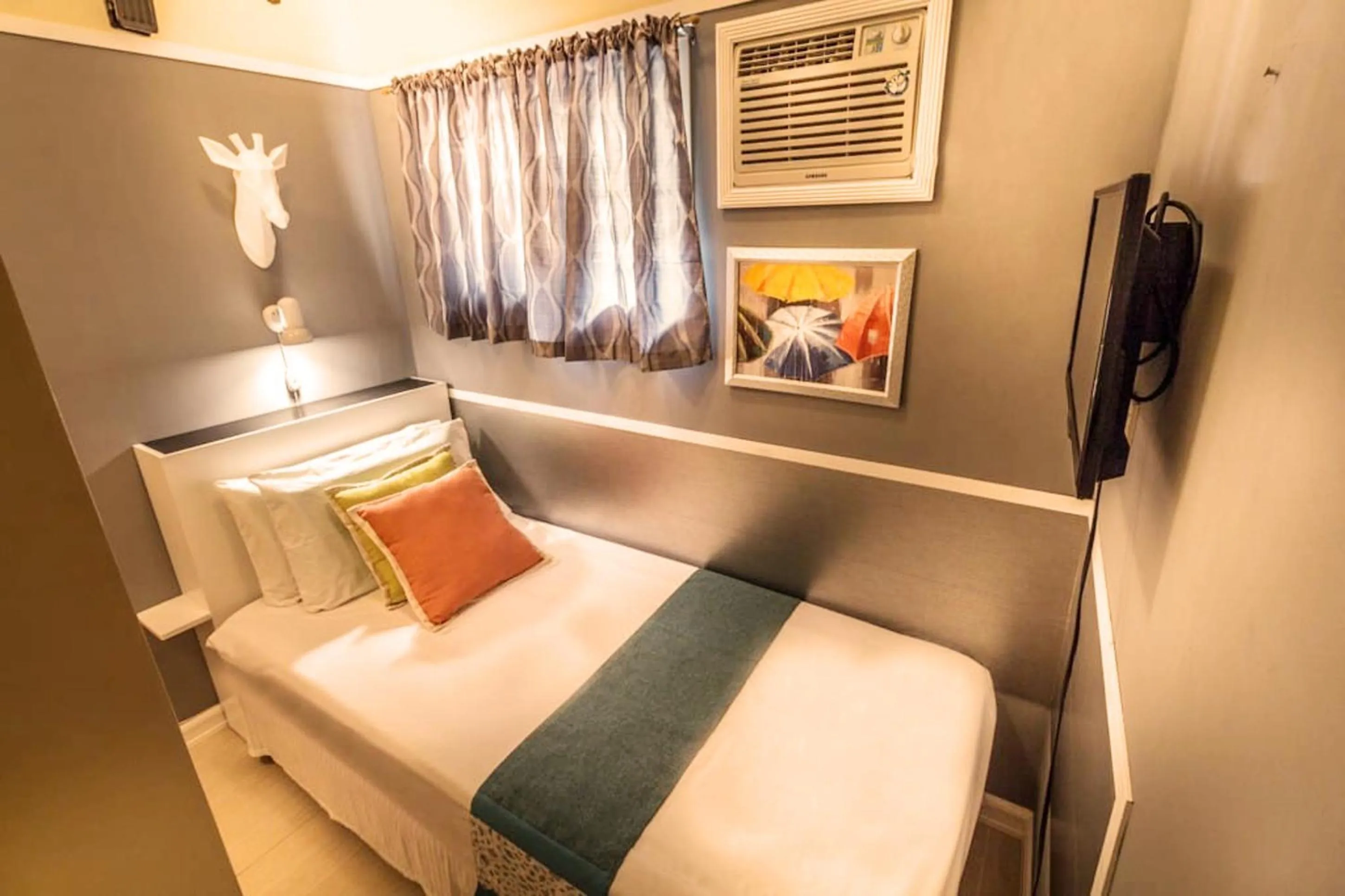 Bed in Little Norway Guesthouse - Mactan Cebu International Airport