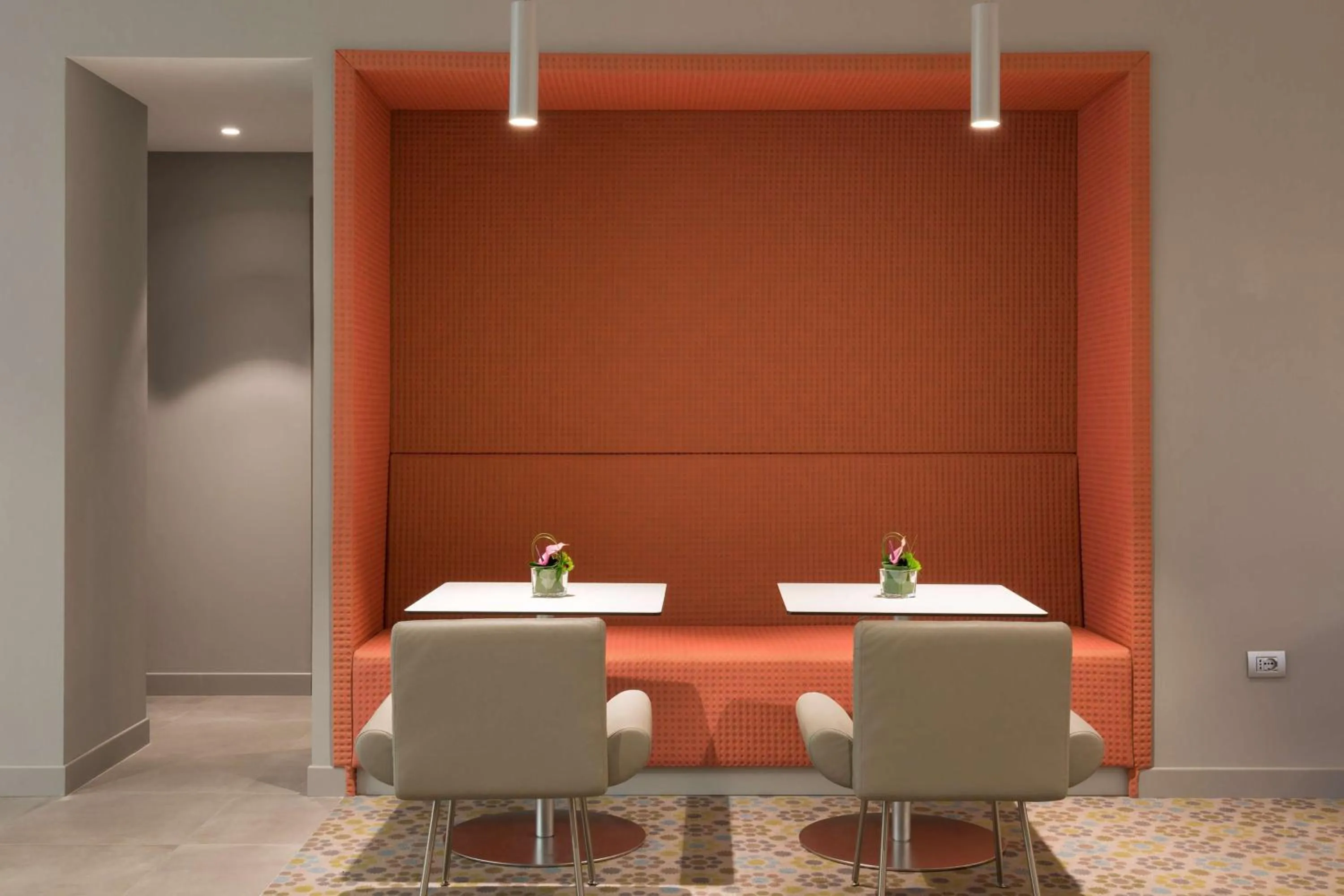 Restaurant/places to eat in Hampton By Hilton Rome East