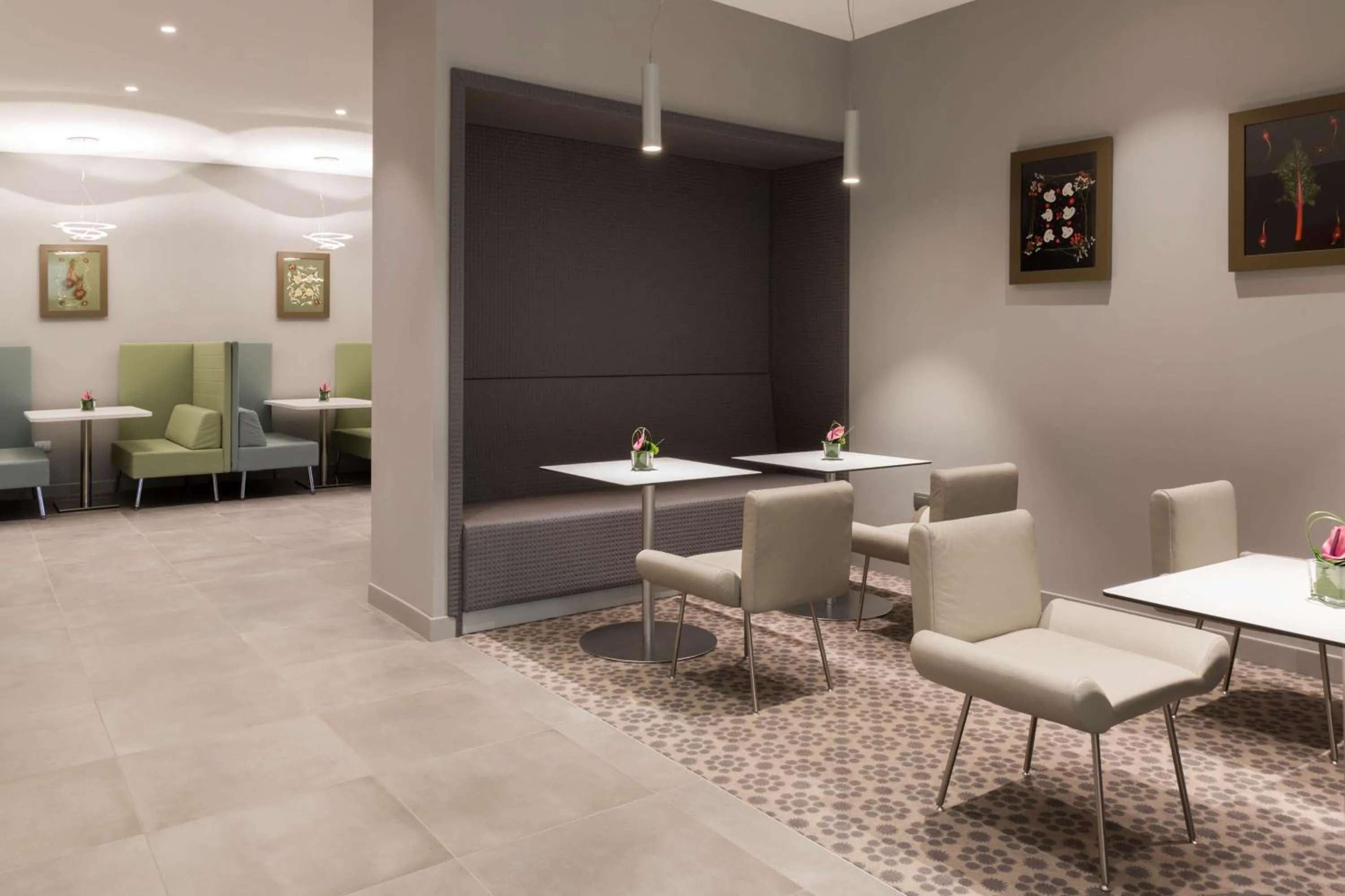 Restaurant/places to eat in Hampton By Hilton Rome East