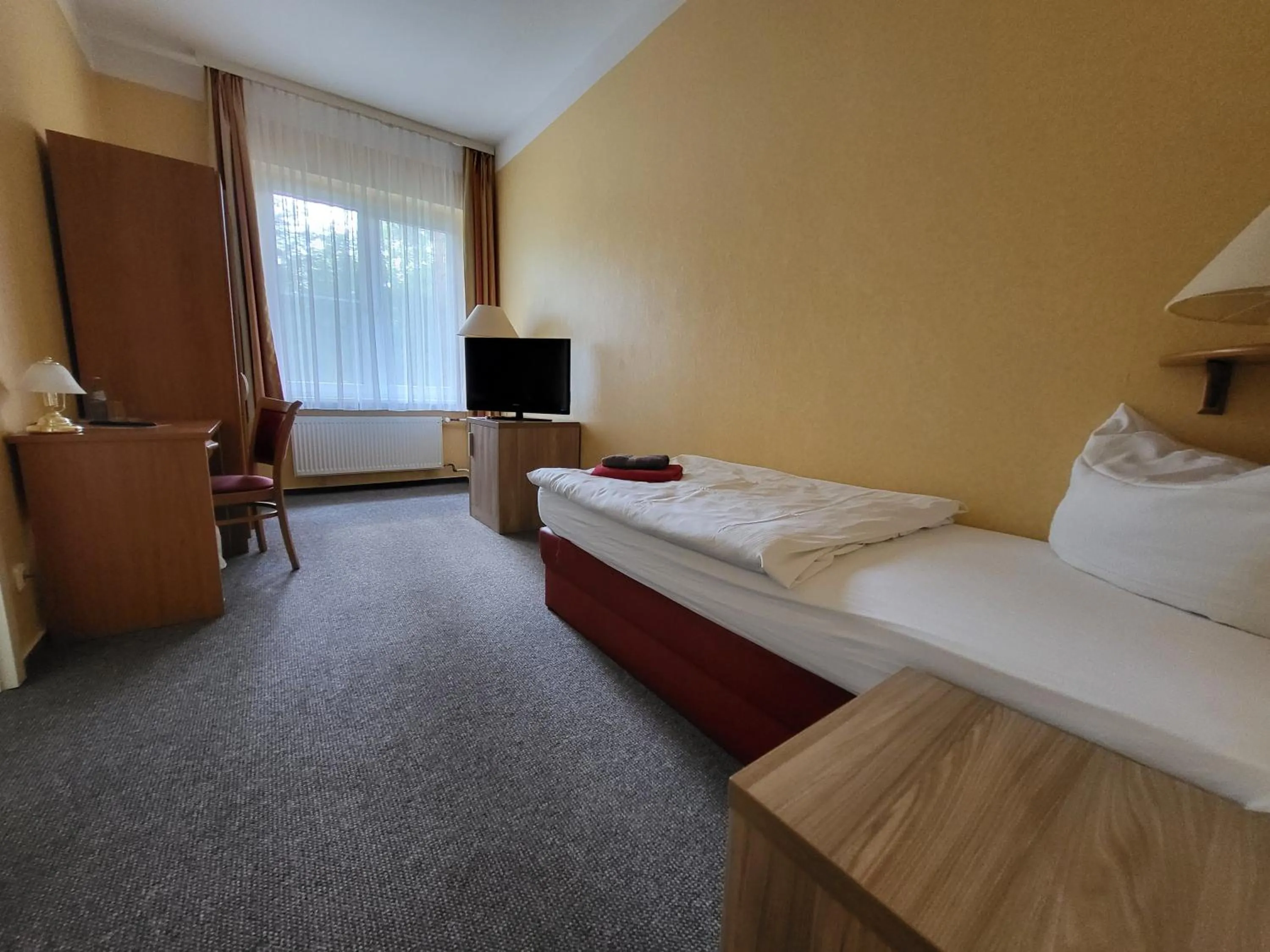 Photo of the whole room, Bed in Hotel Waldhaus Prieros