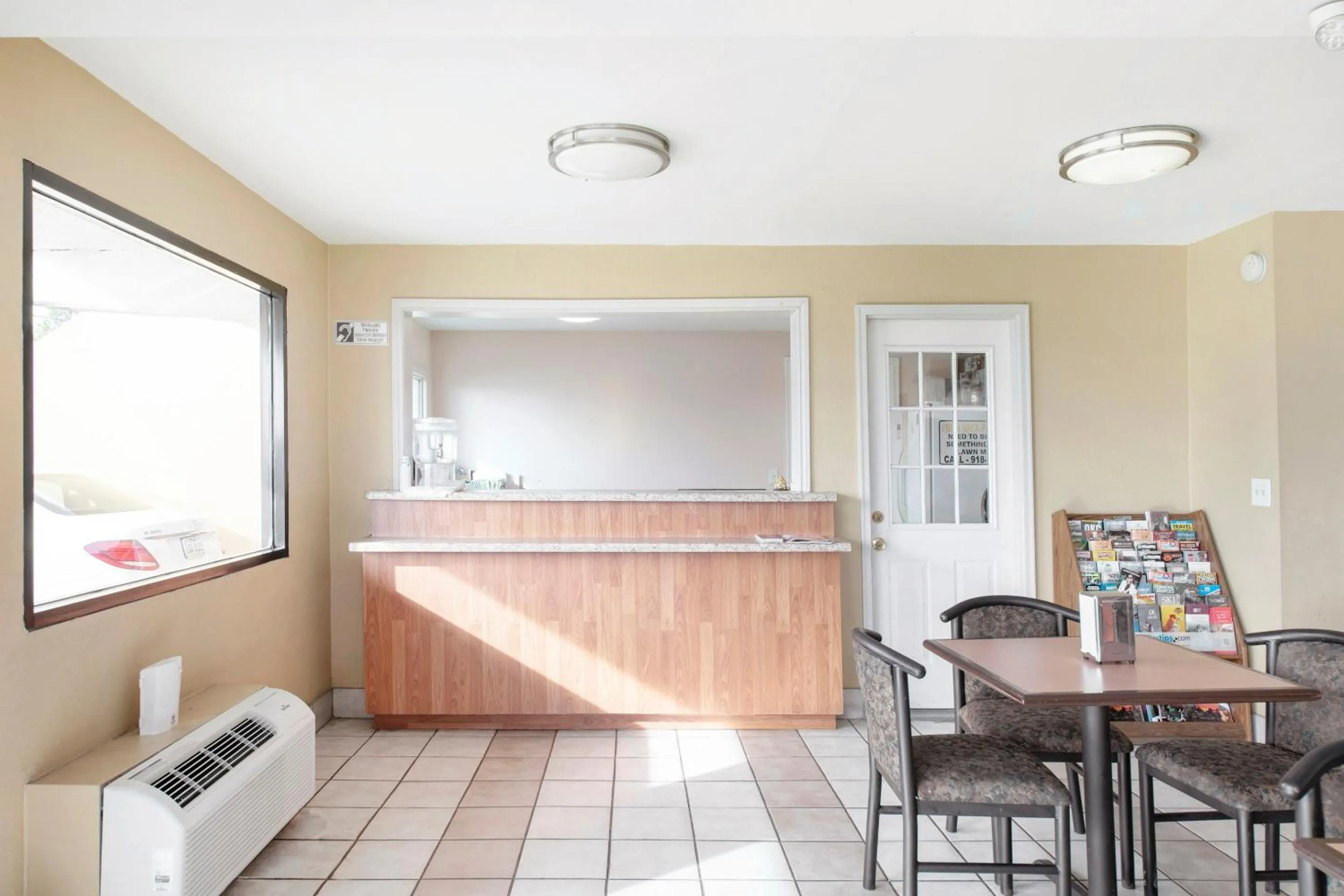 Lobby or reception in OYO Hotel Tulsa International Airport