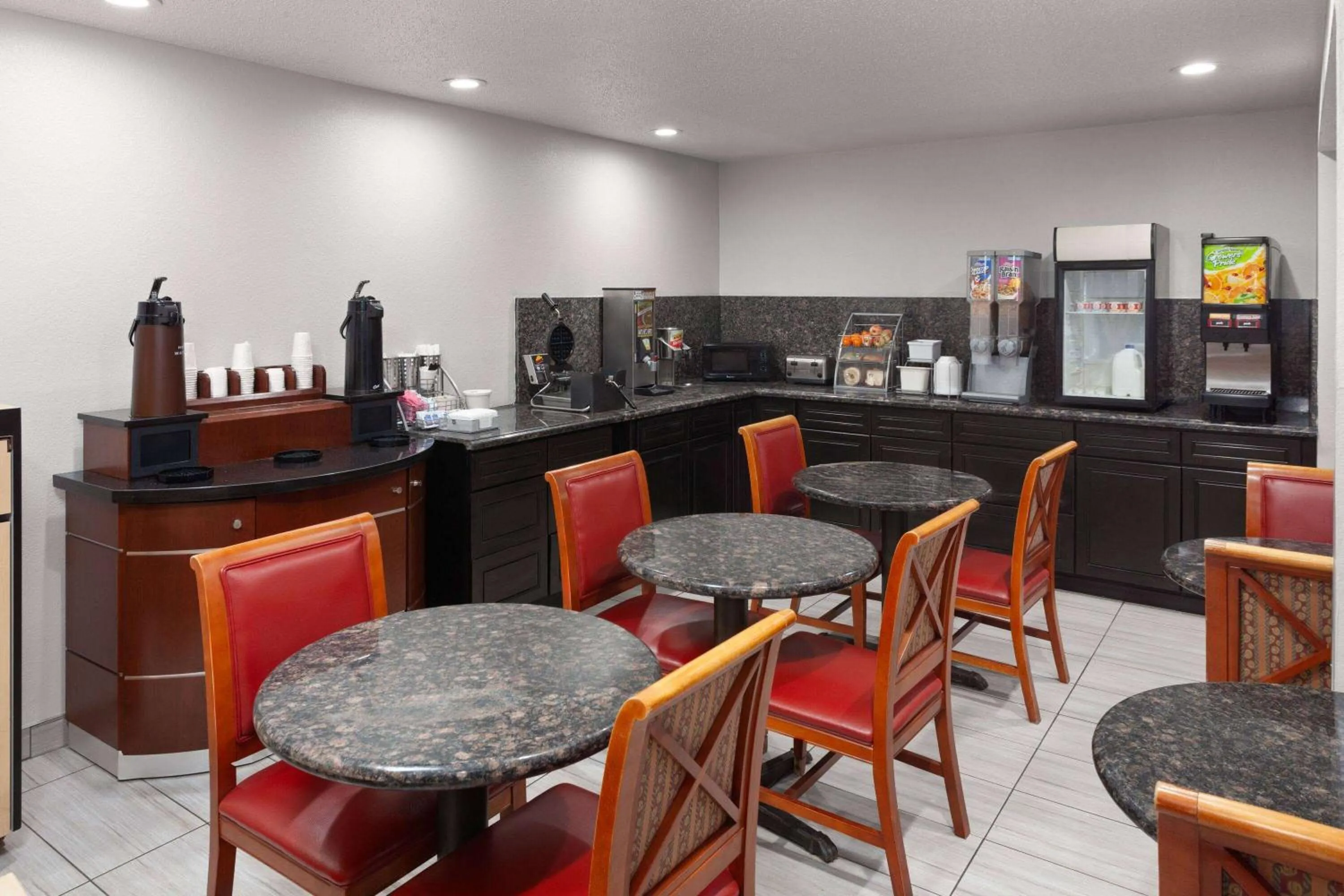 Breakfast in Super 8 by Wyndham Romeoville Bolingbrook