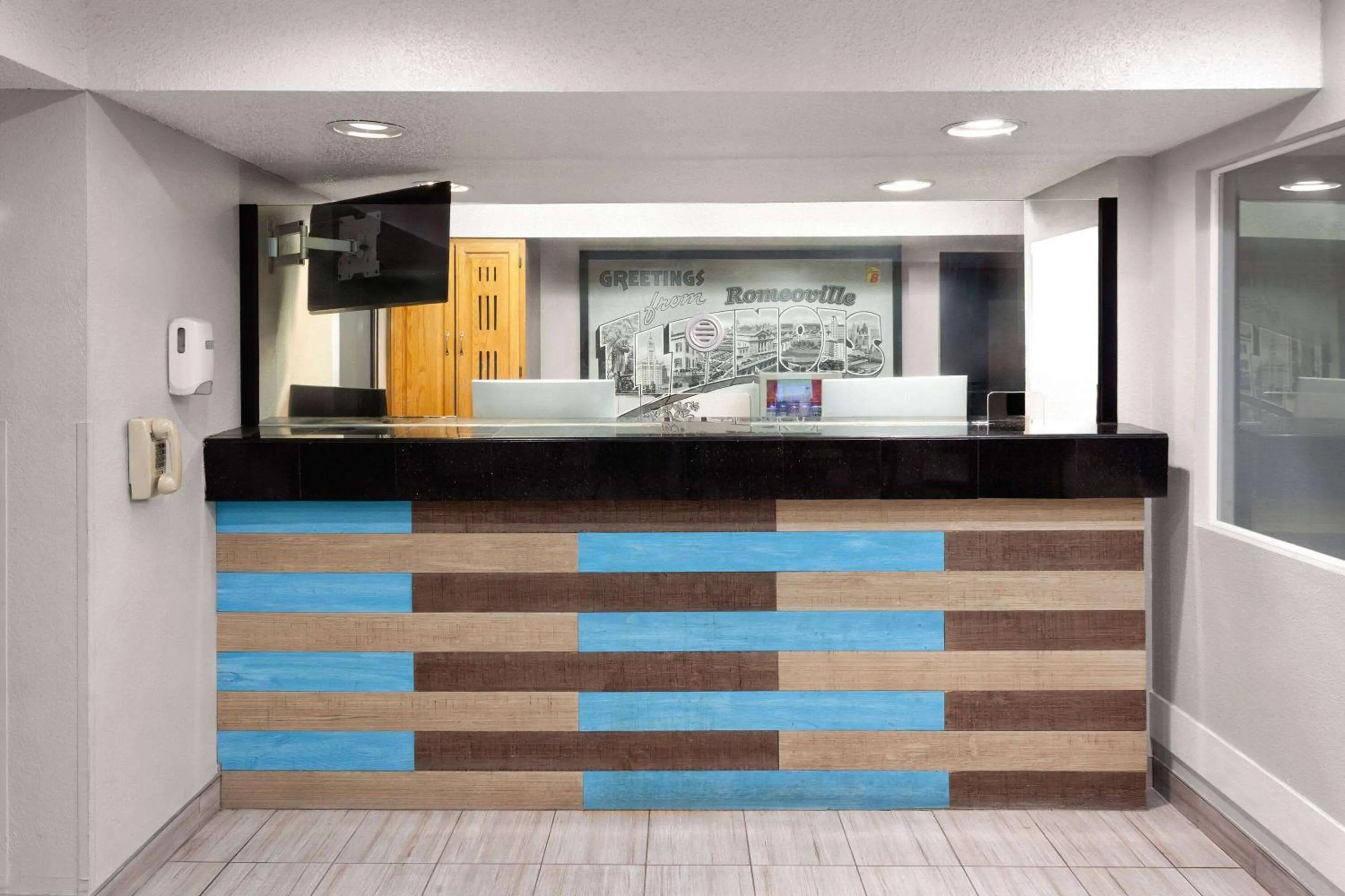Lobby or reception in Super 8 by Wyndham Romeoville Bolingbrook
