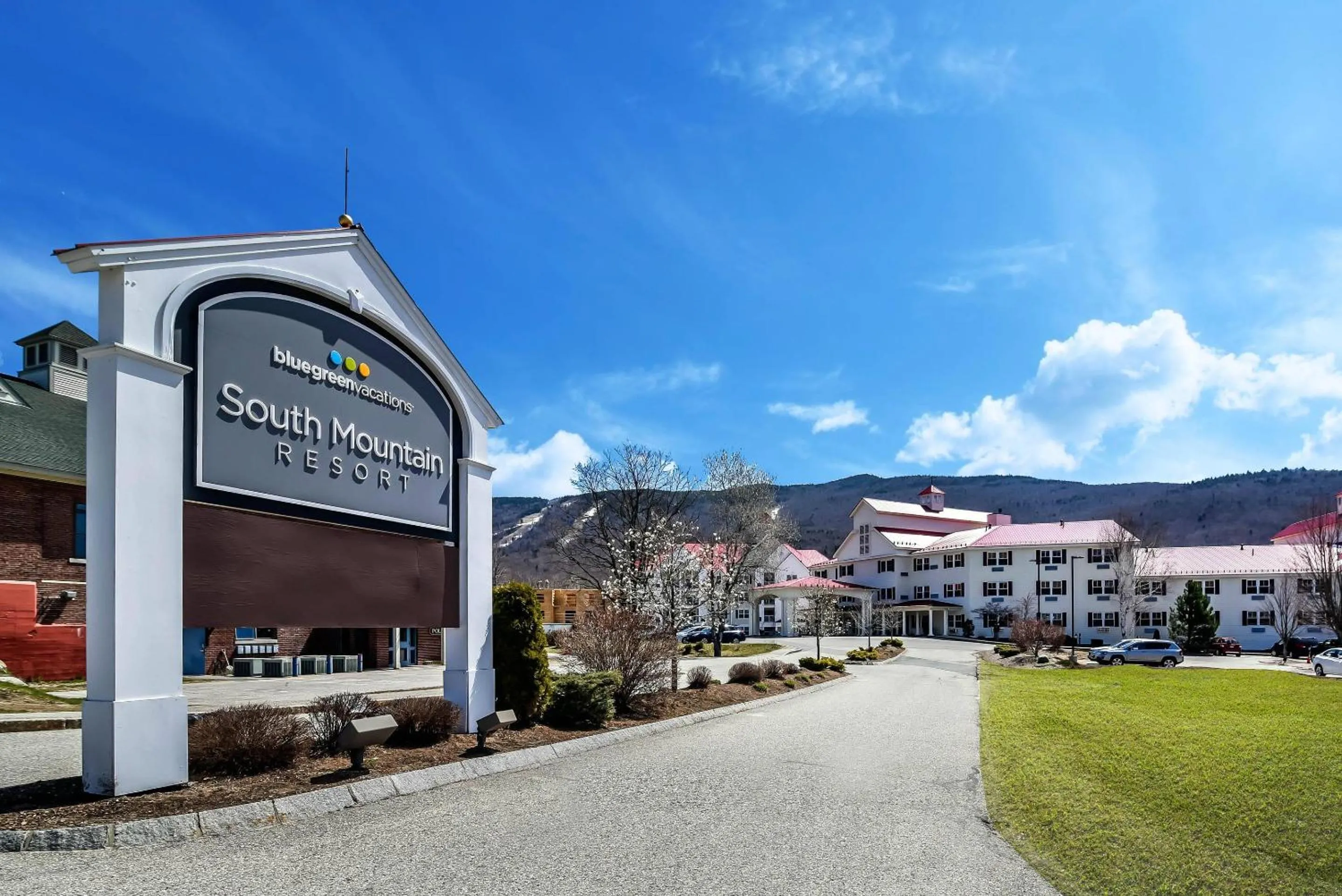 Property building in Bluegreen Vacations South Mountain, an Ascend Collection Resort