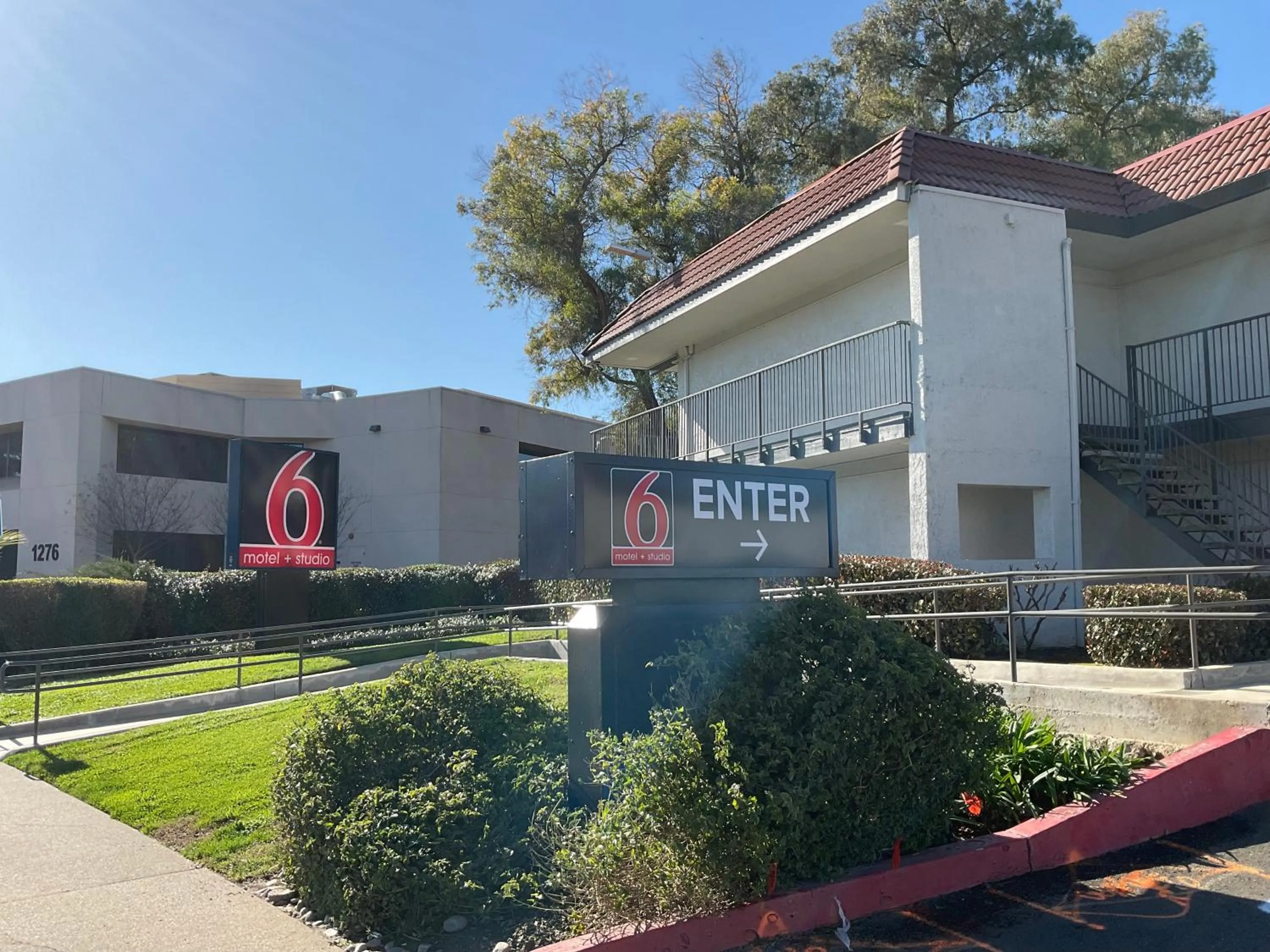 Property building in Motel 6-West Sacramento, CA