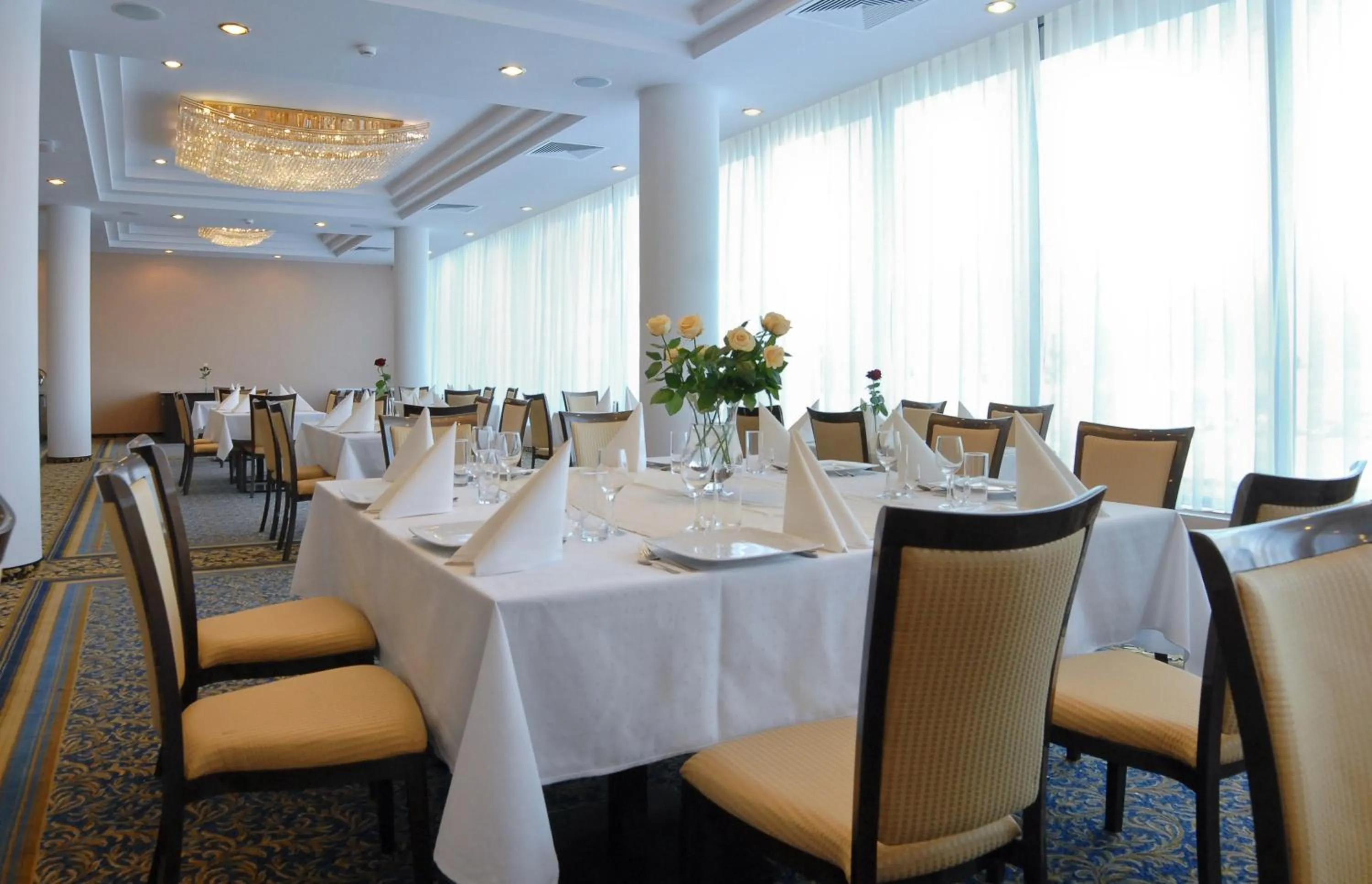 Restaurant/places to eat in Ambasador Centrum