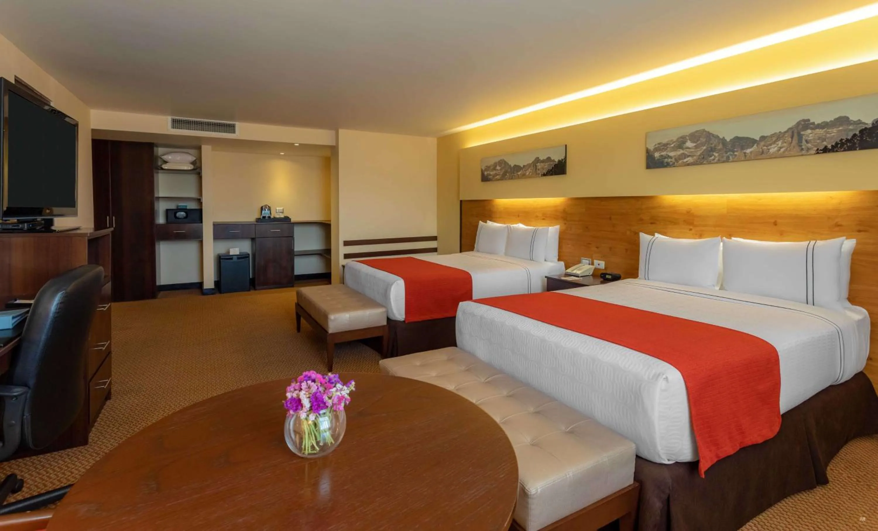 Photo of the whole room, Bed in Sonesta Hotel Cusco