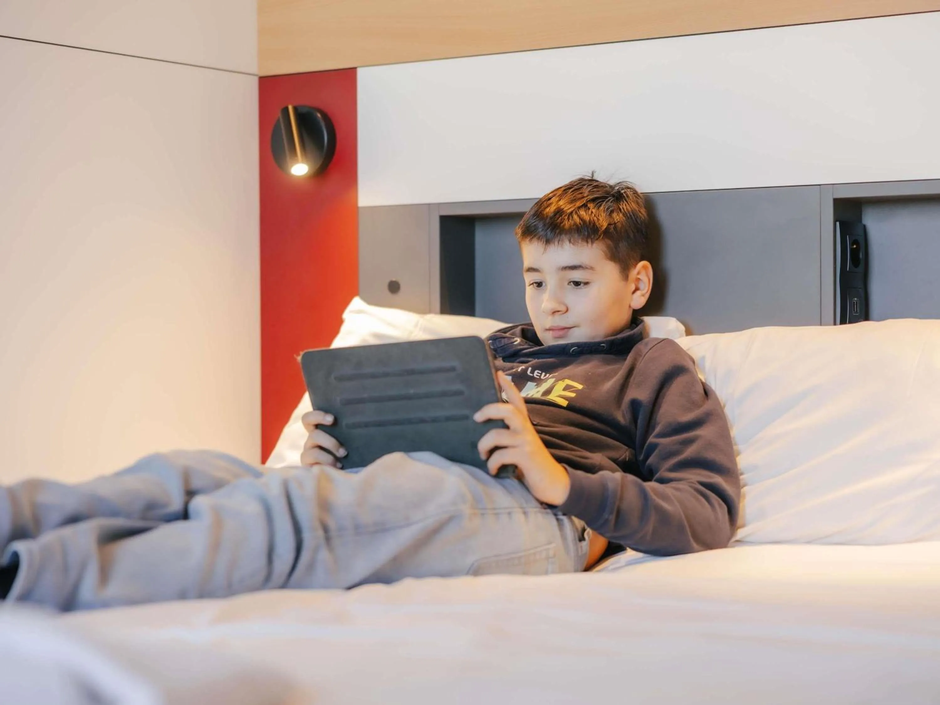 Bedroom, Bed in ibis budget Brugge Jabbeke