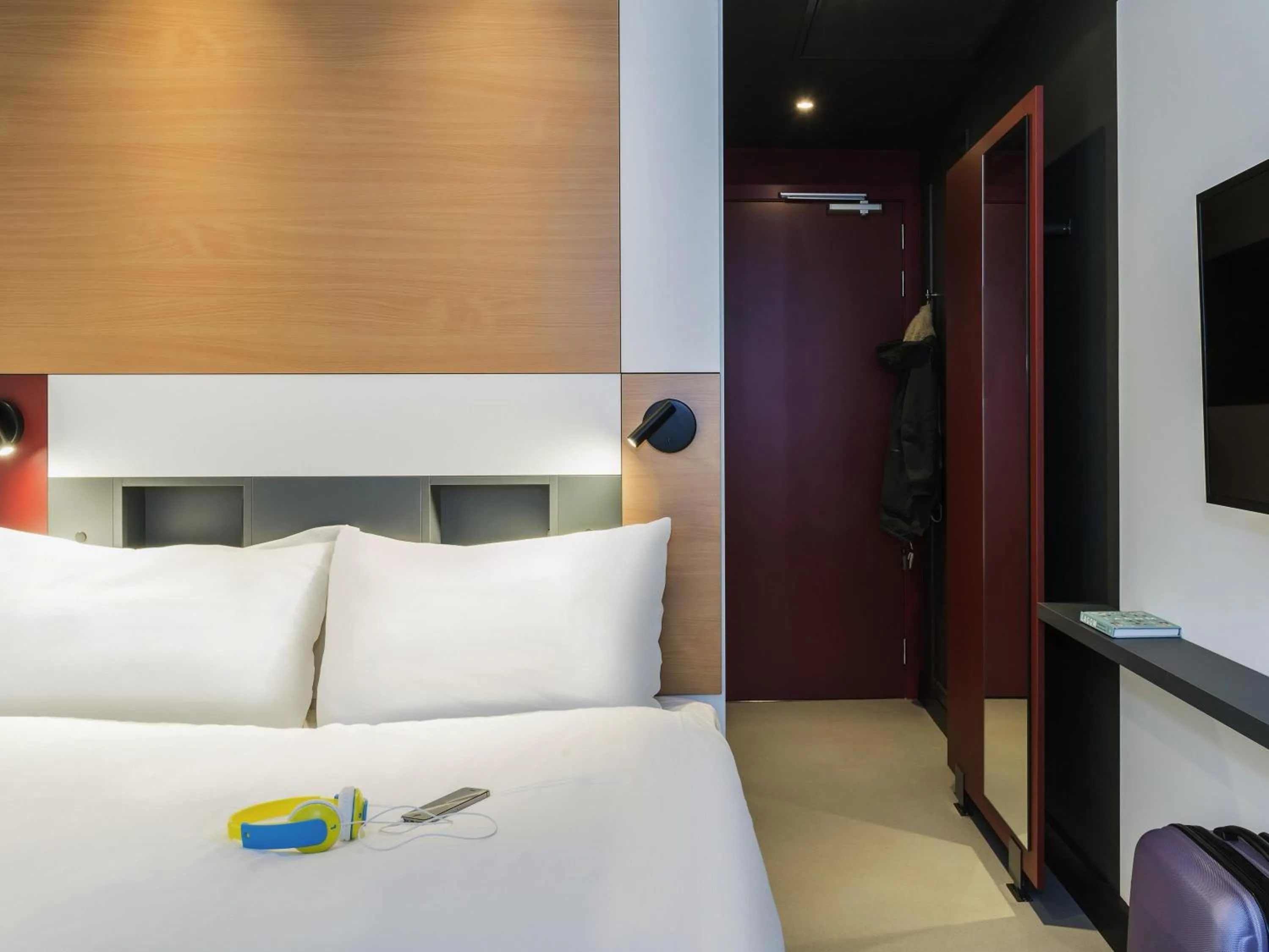 Bedroom, Bed in ibis budget Brugge Jabbeke