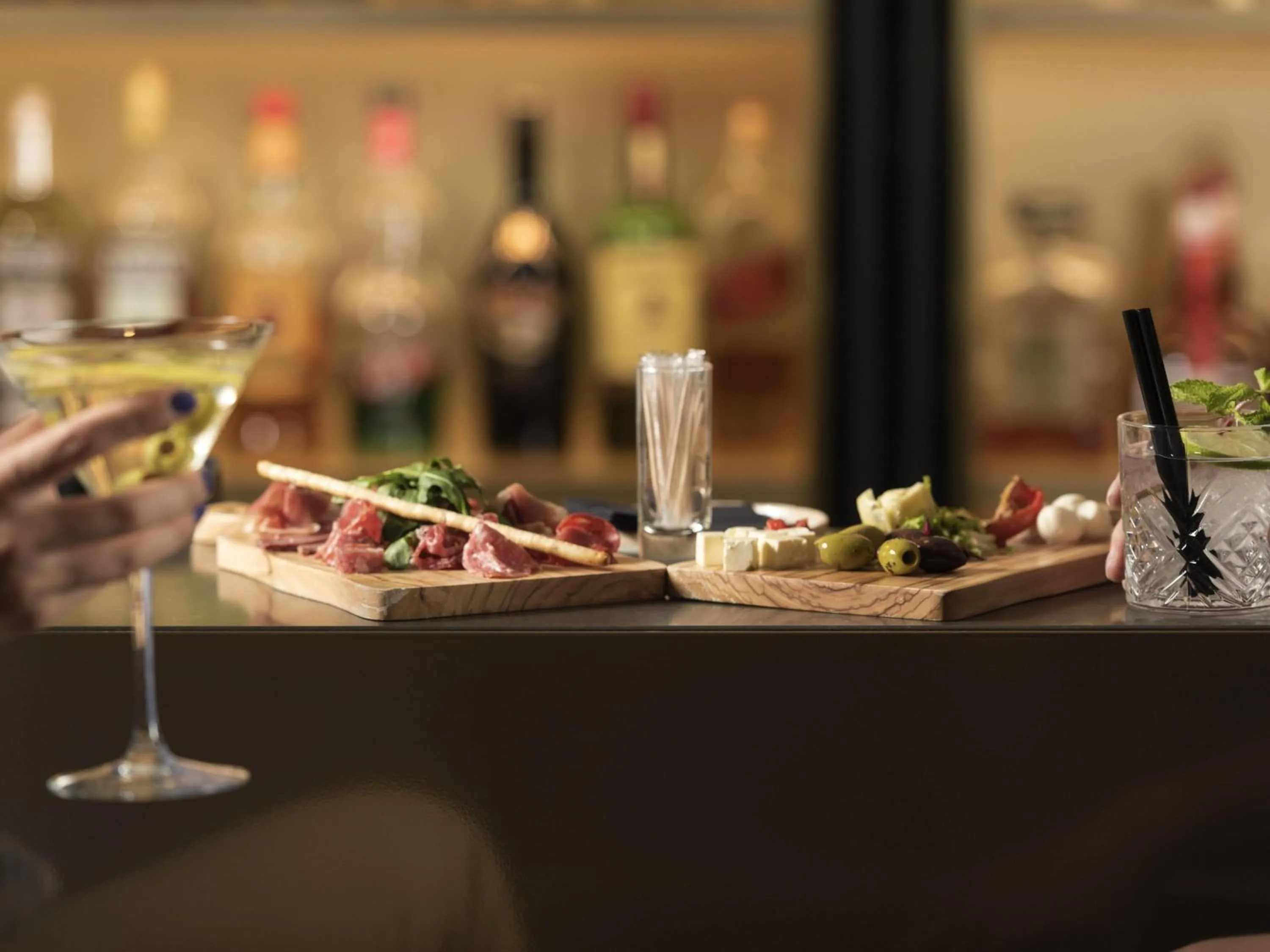 Lounge or bar in Novotel Charleroi Centre