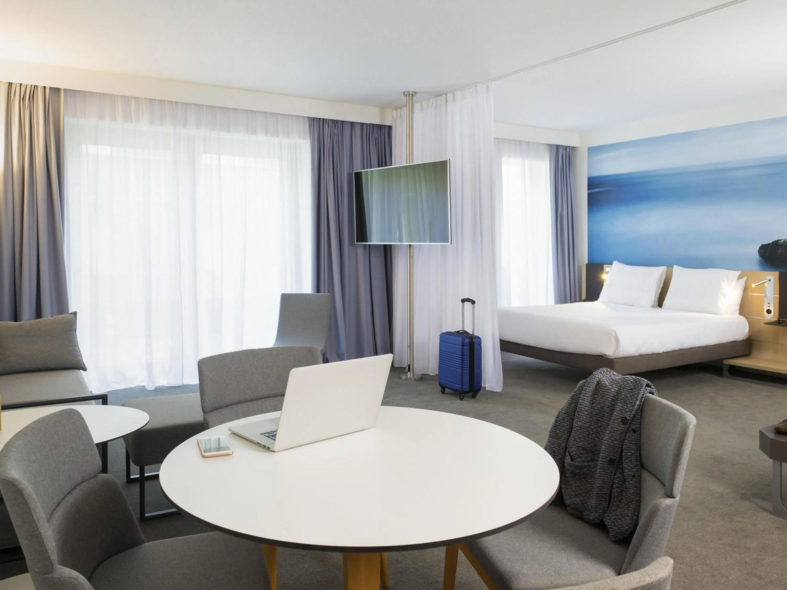 Bedroom, Bed in Novotel Charleroi Centre