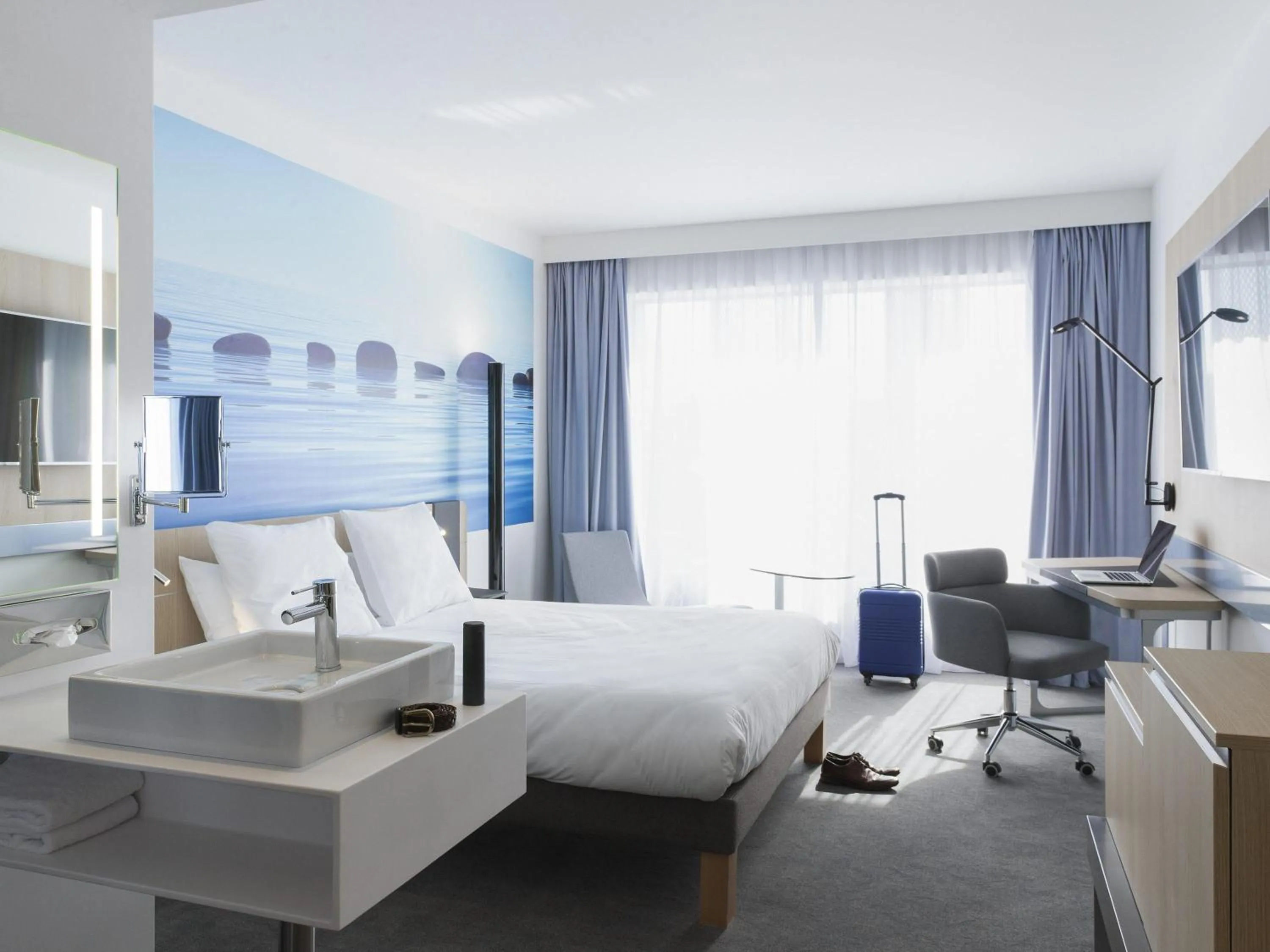 Bedroom, Bed in Novotel Charleroi Centre