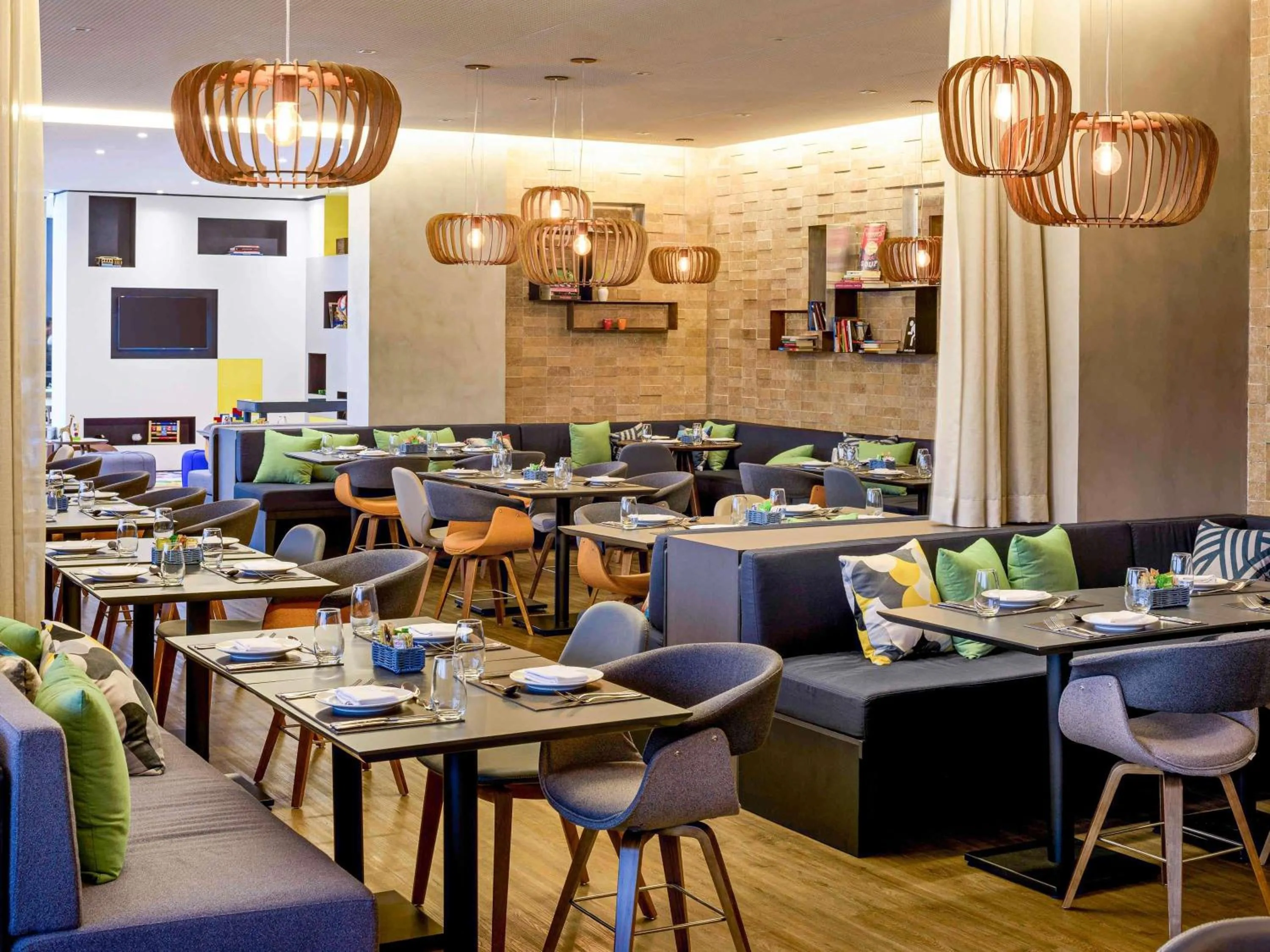 Restaurant/places to eat in Novotel Sorocaba