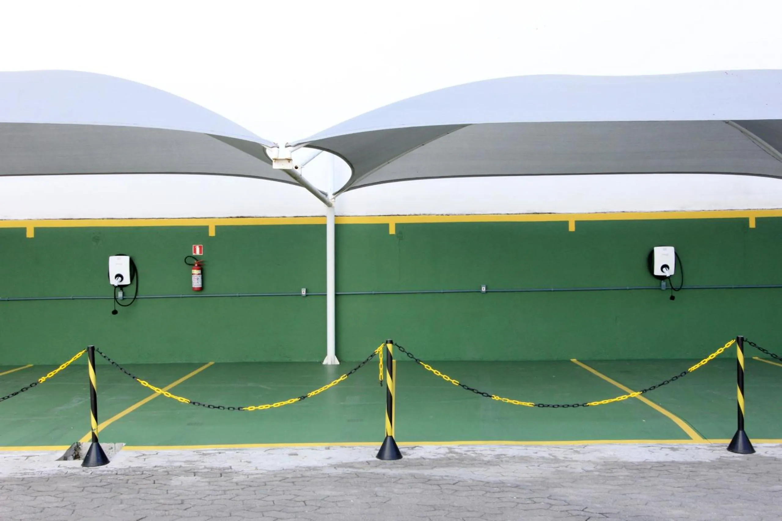 Parking in Ajax Hoteis