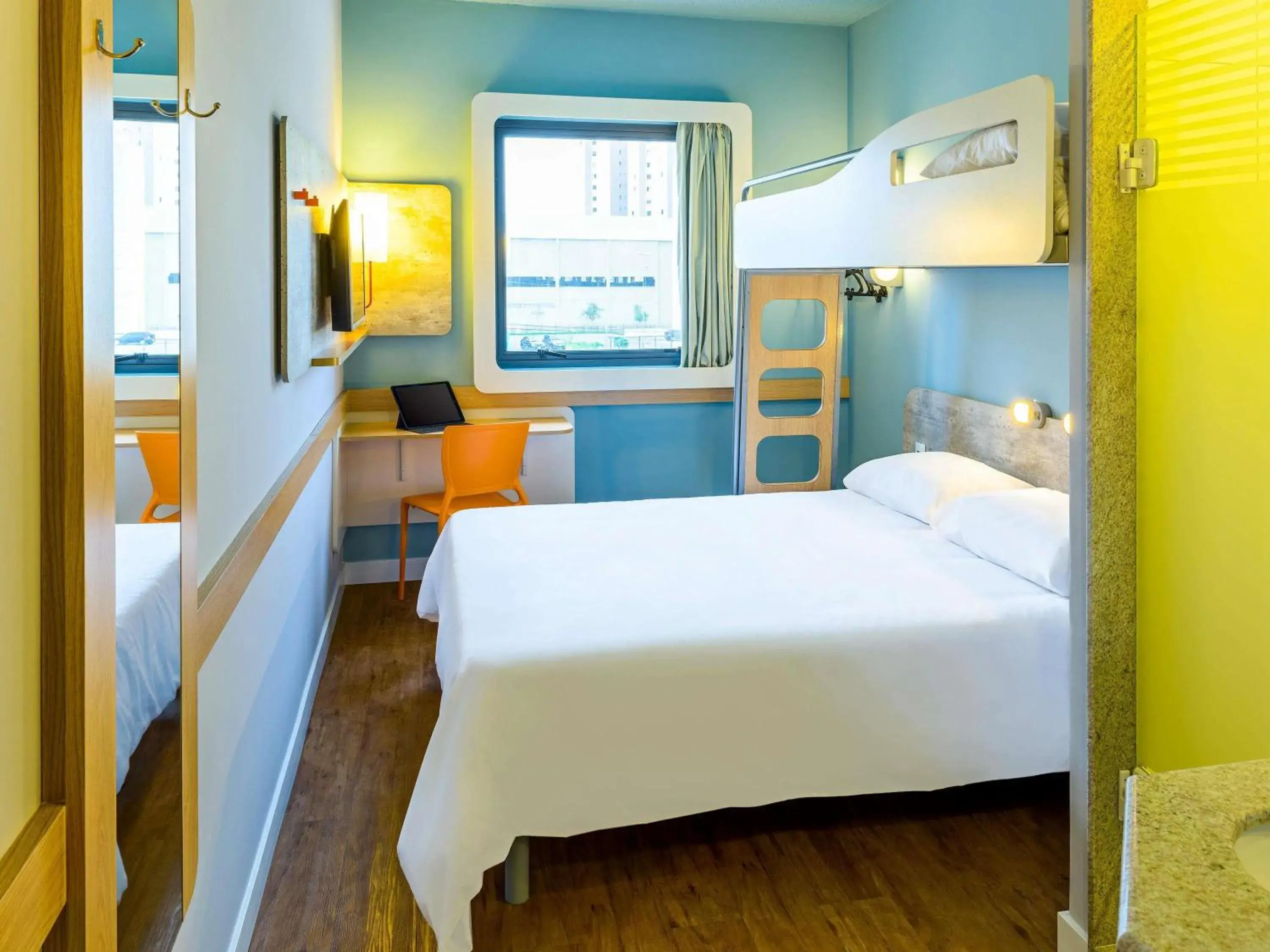 Double Room - 1 Double Bed and 1 Bunk Bed in ibis budget Sorocaba Double Room - 1 Double Bed and 1 Bunk Bed in ibis budget Sorocaba