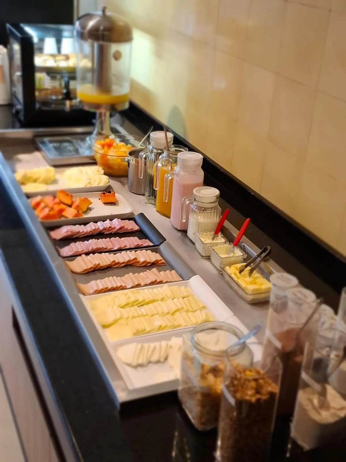 Restaurant/places to eat in ibis Montenegro