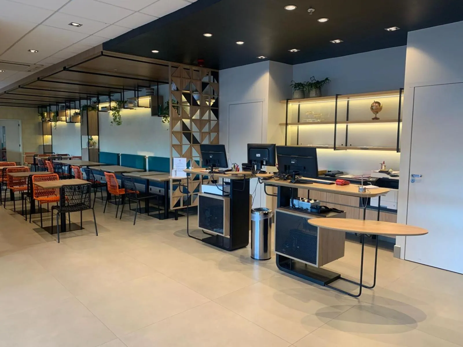 Restaurant/places to eat in ibis Montenegro