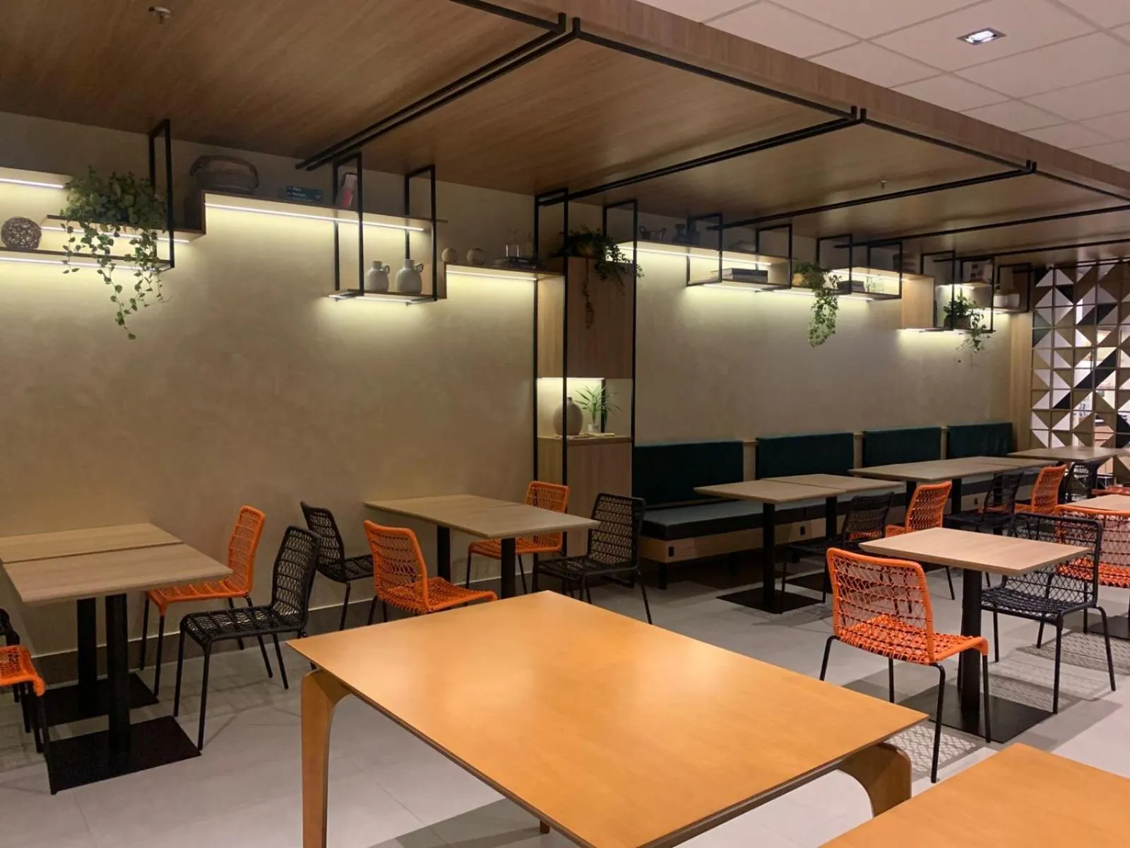 Restaurant/places to eat in ibis Montenegro