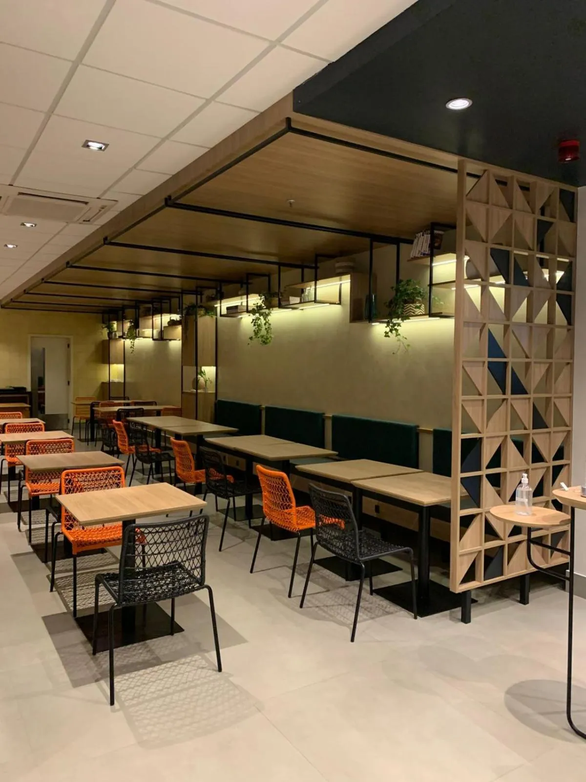 Restaurant/places to eat in ibis Montenegro