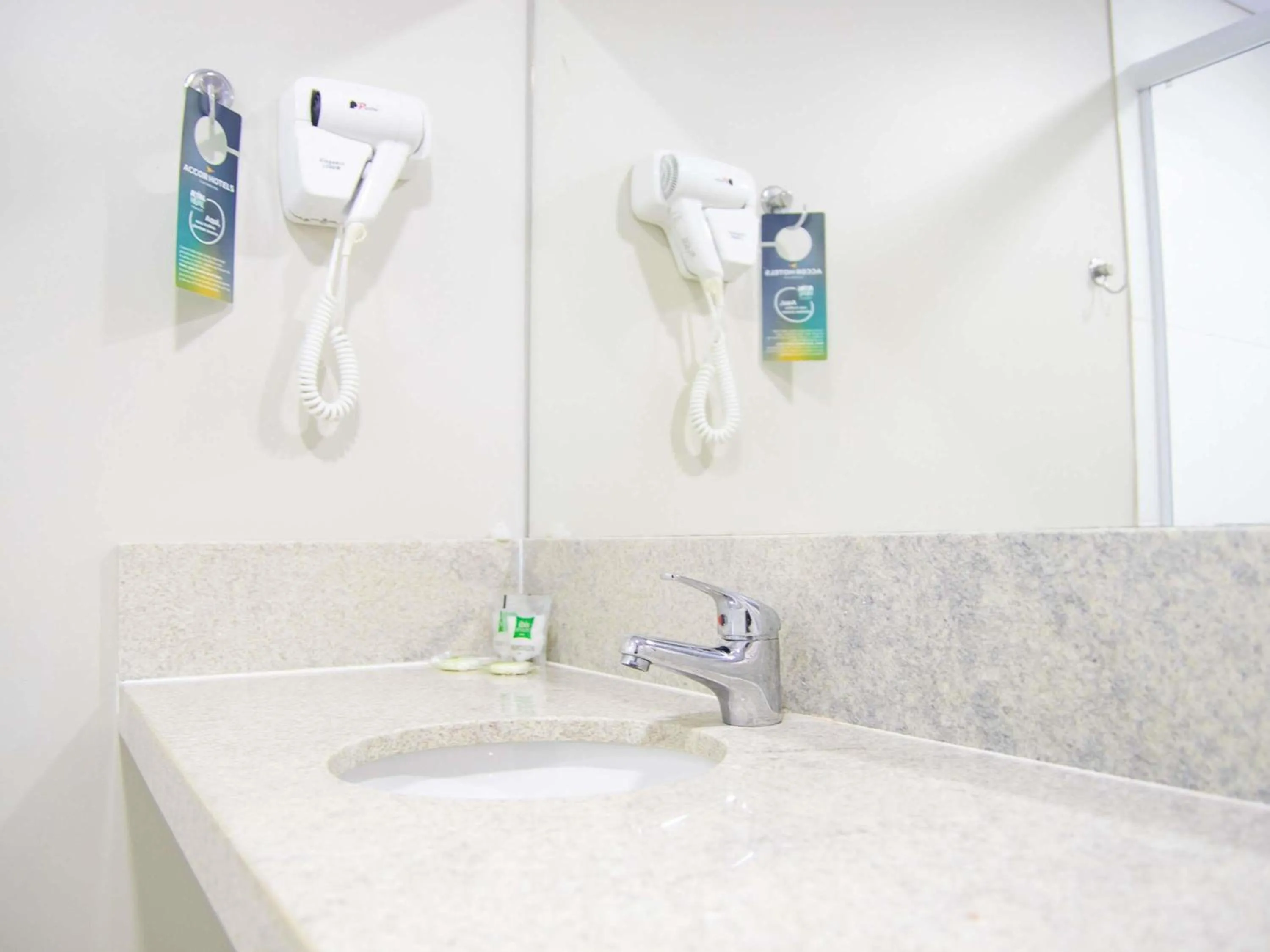 Bedroom in ibis Styles Três Rios