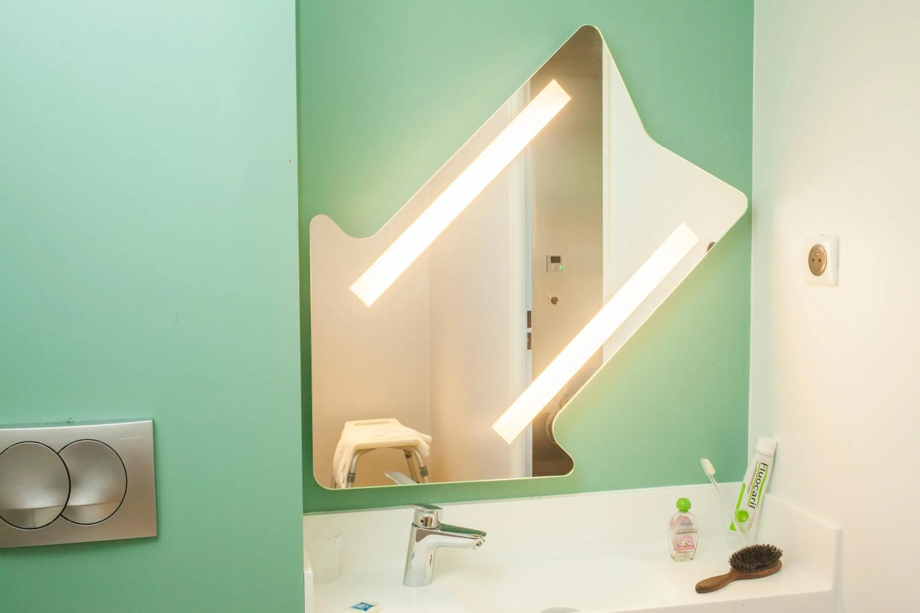 Bathroom in ibis budget Bordeaux Est Lormont