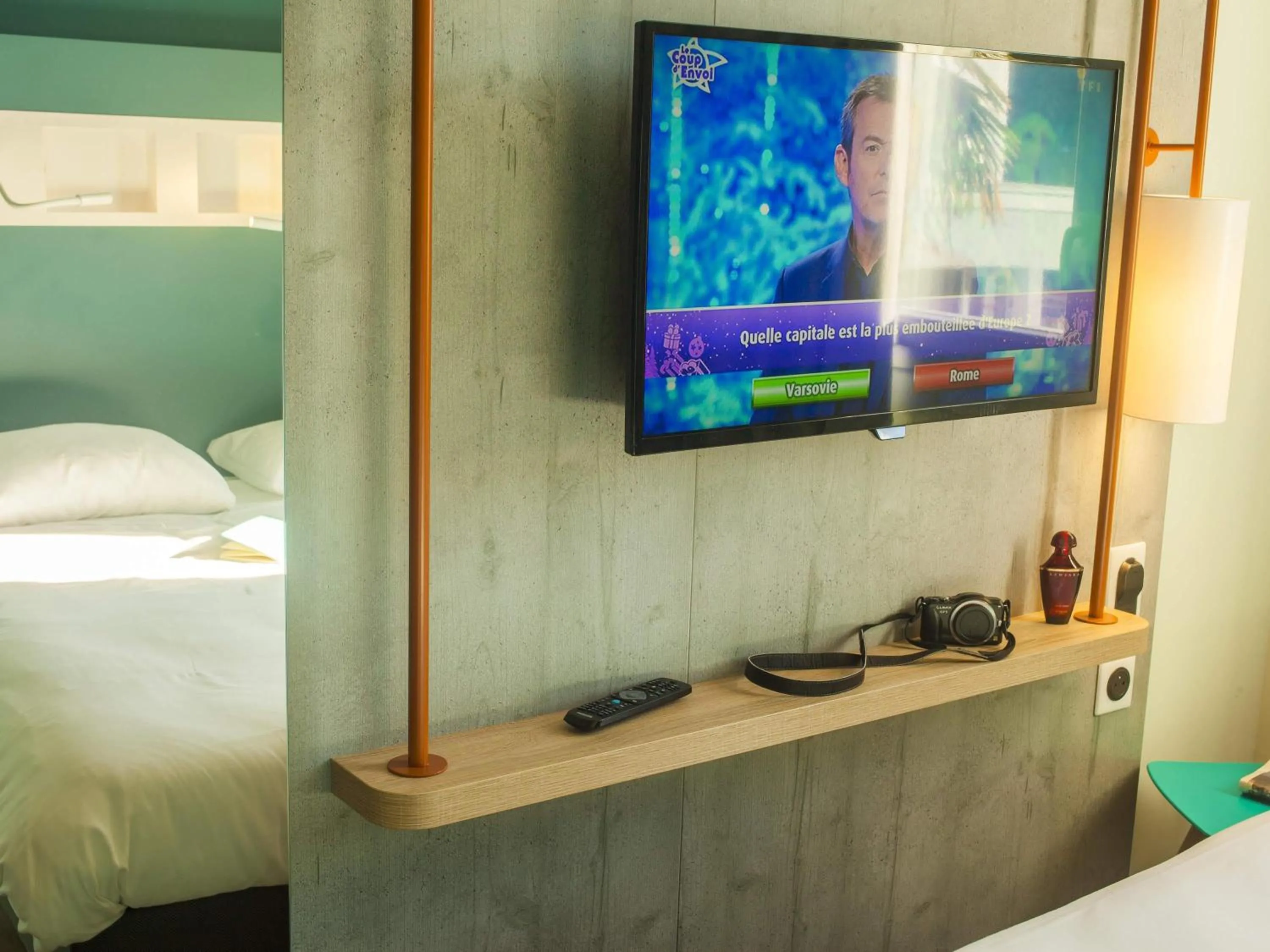 Bedroom, Bed in ibis budget Bordeaux Est Lormont