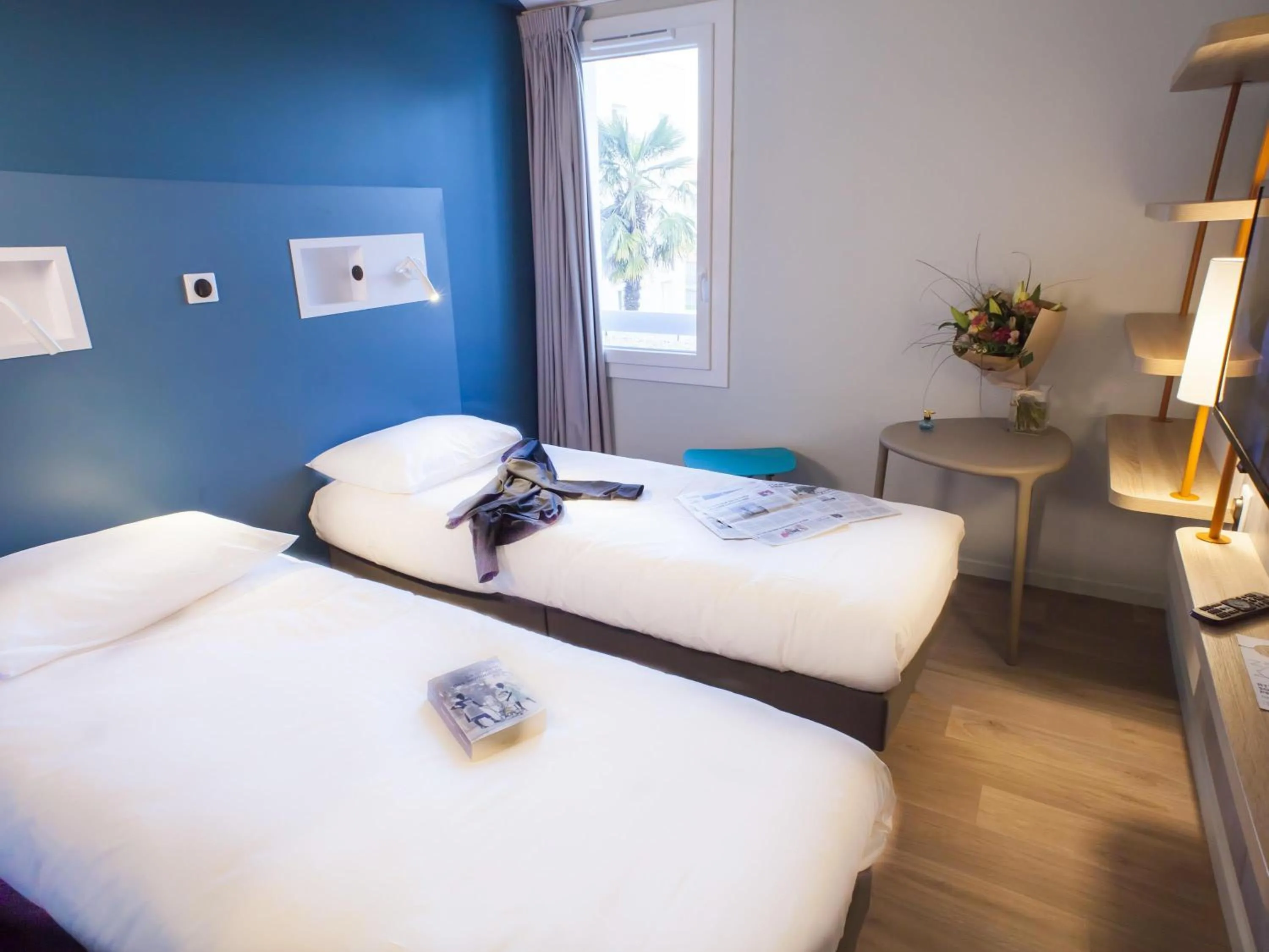 Bedroom, Bed in ibis budget Bordeaux Est Lormont
