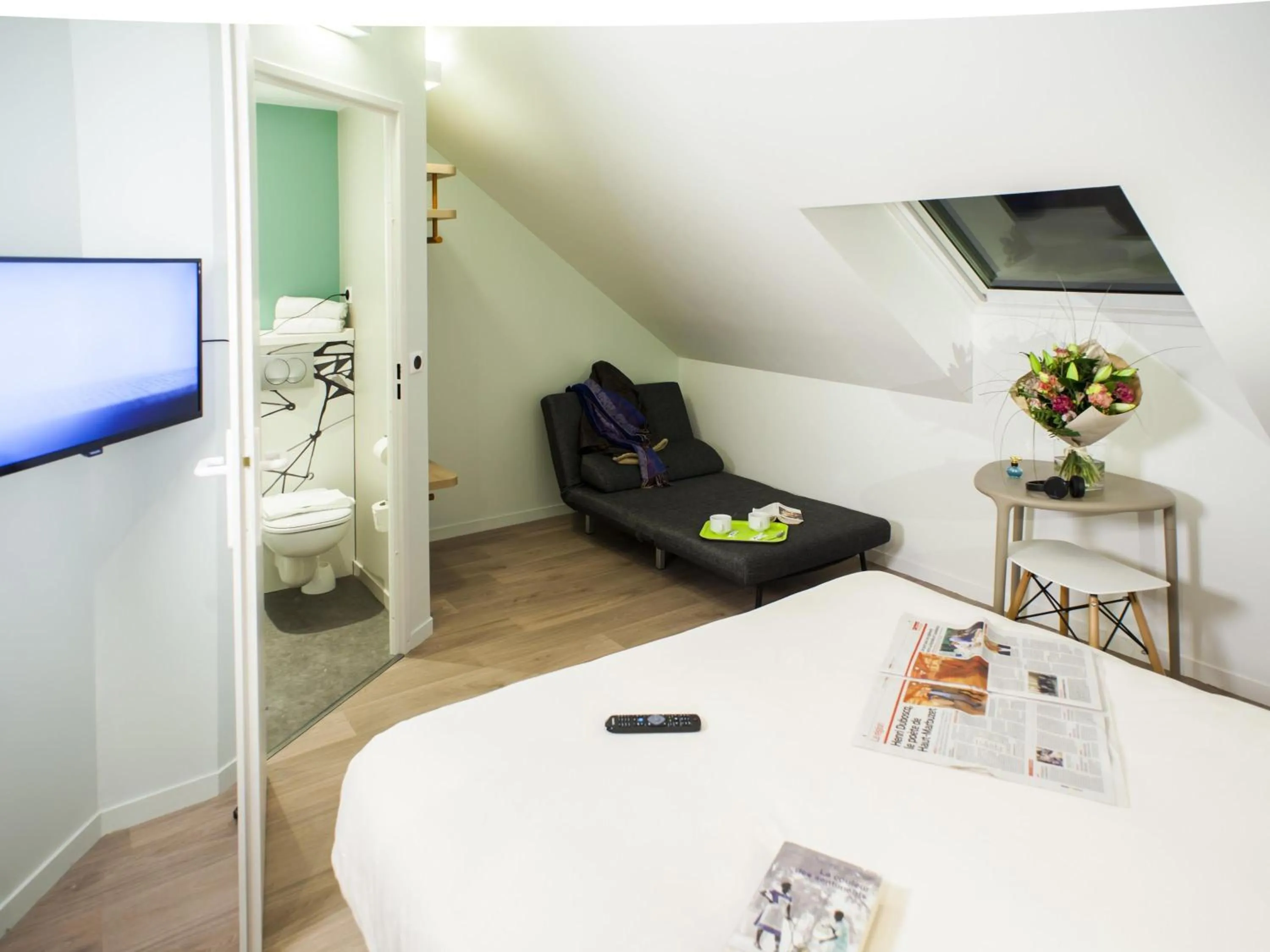 Bedroom, Bed in ibis budget Bordeaux Est Lormont