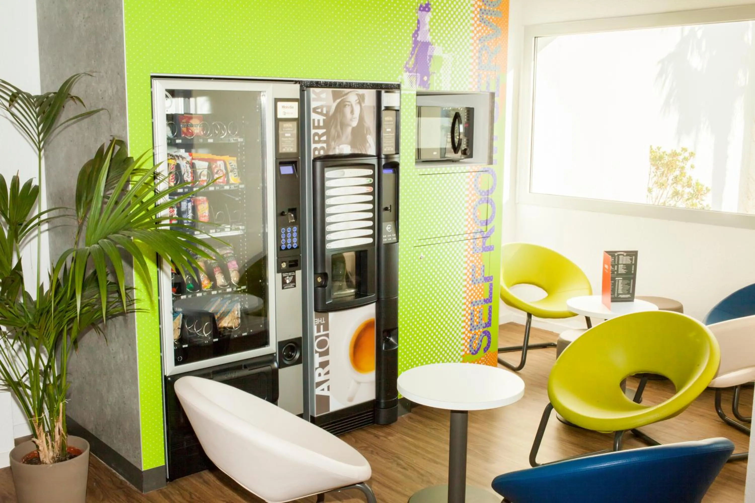 Seating area in ibis budget Bordeaux Est Lormont