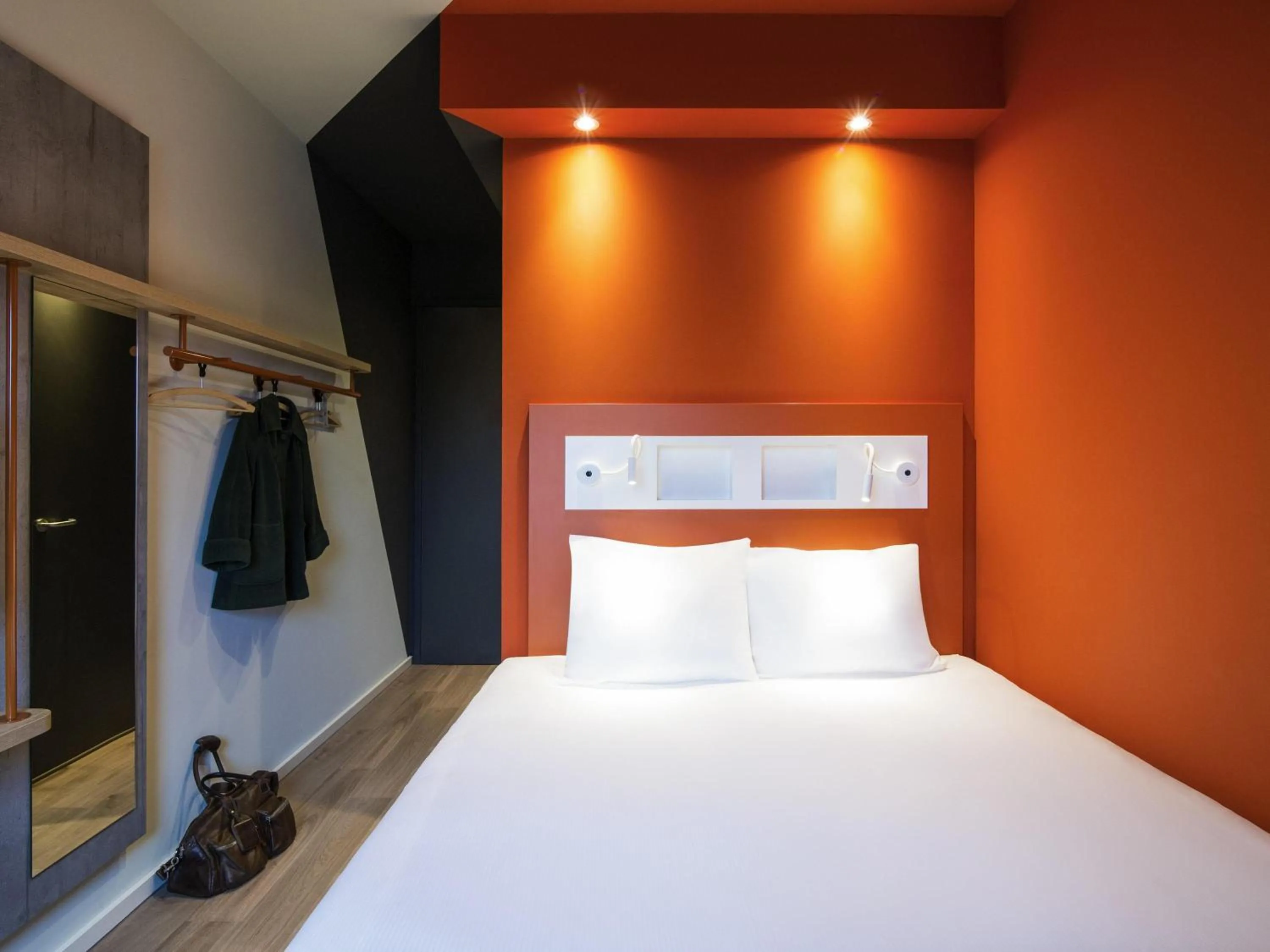 Bedroom, Bed in ibis budget Rotterdam The Hague Airport