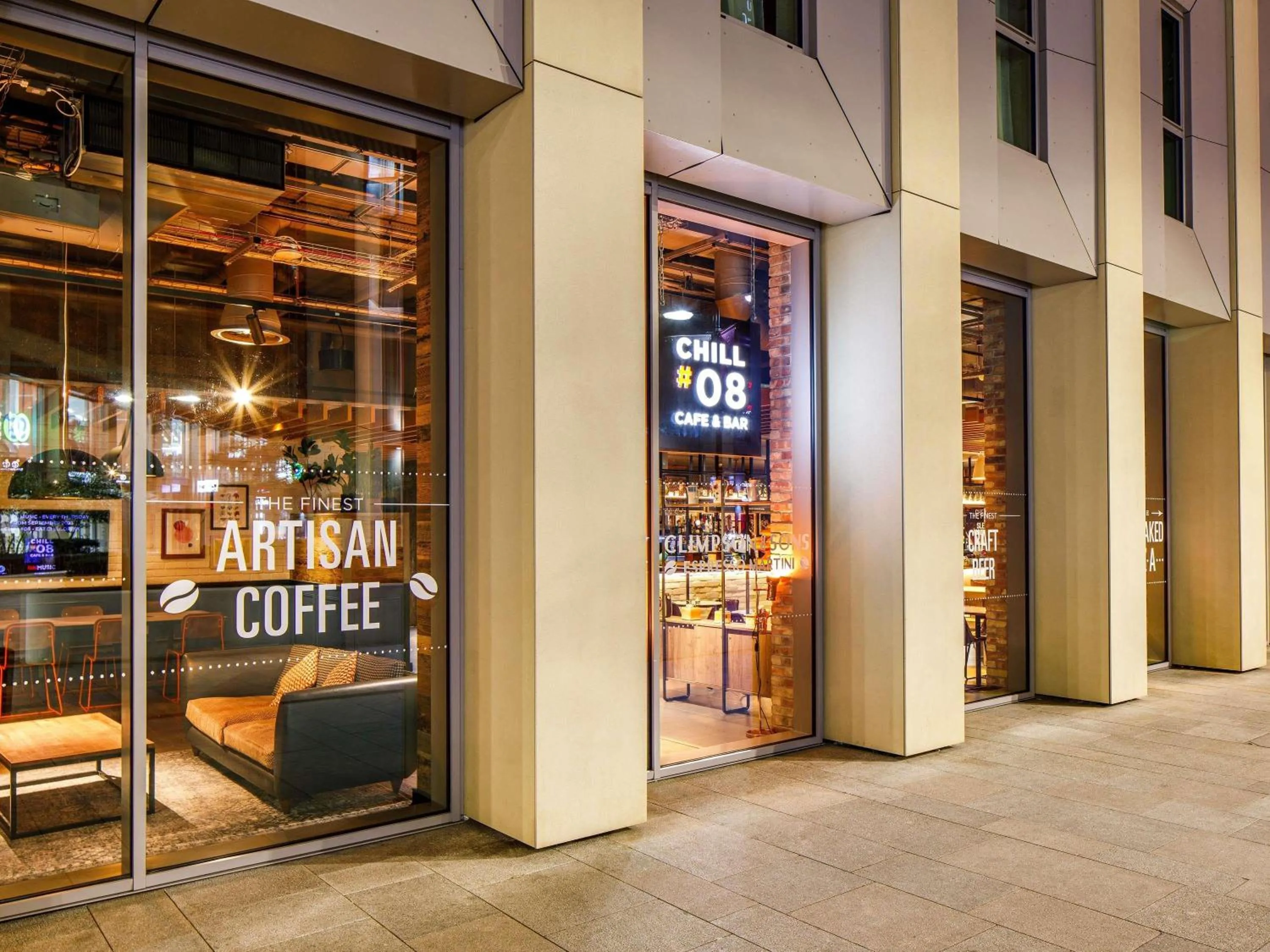 Lounge or bar in ibis London Canning Town