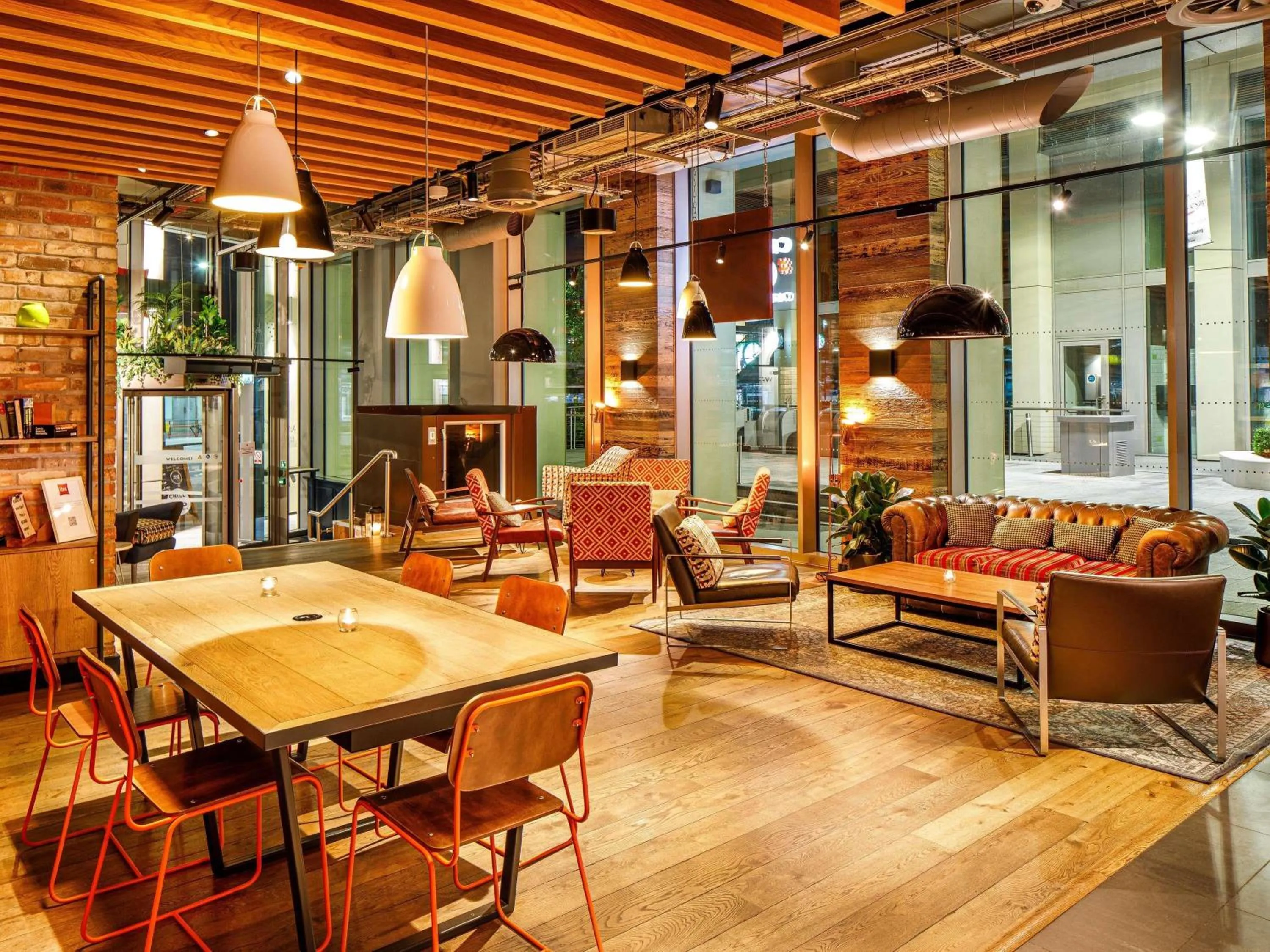 Lounge or bar in ibis London Canning Town