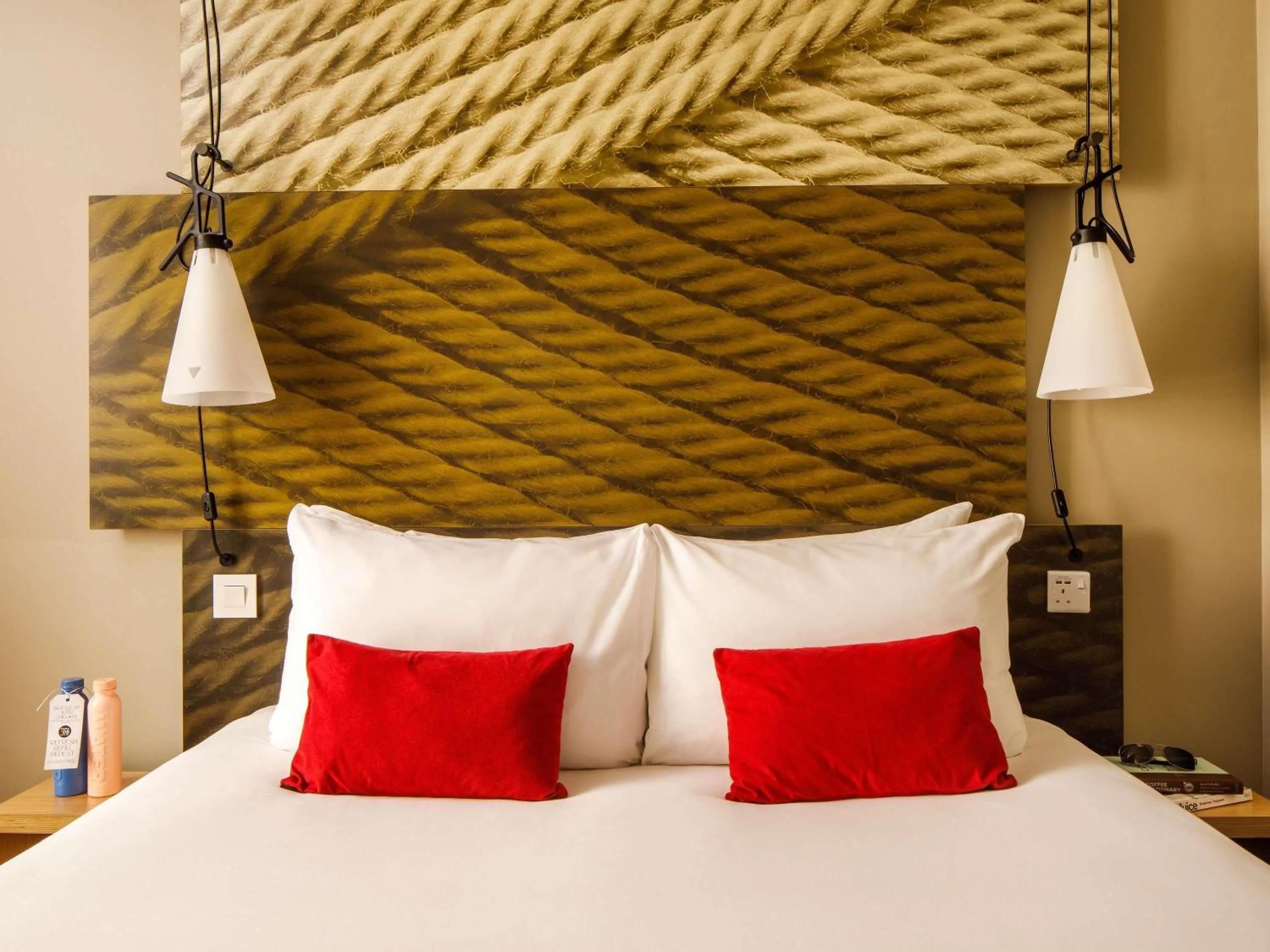 Bedroom, Bed in ibis London Canning Town