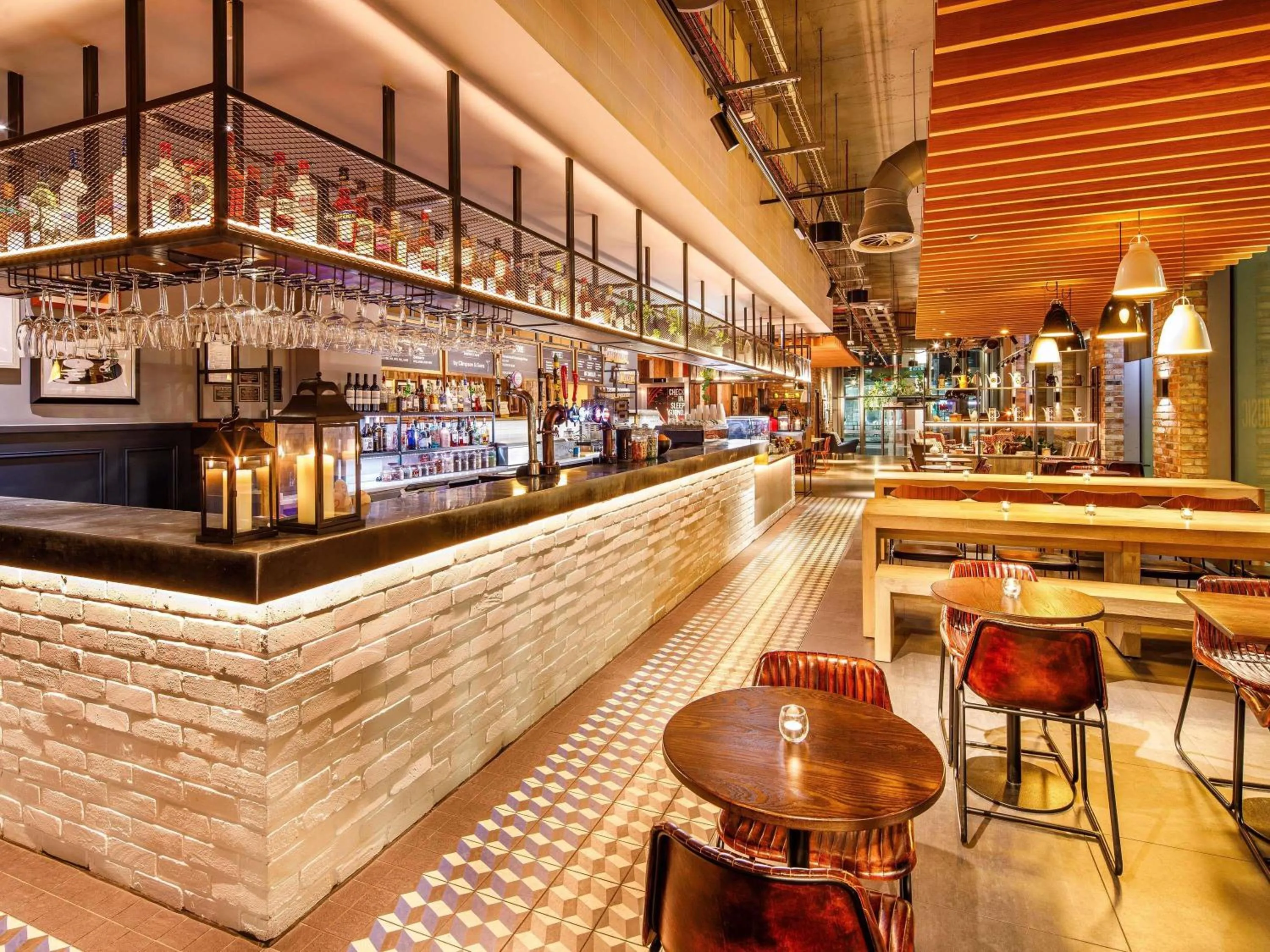 Restaurant/places to eat in ibis London Canning Town